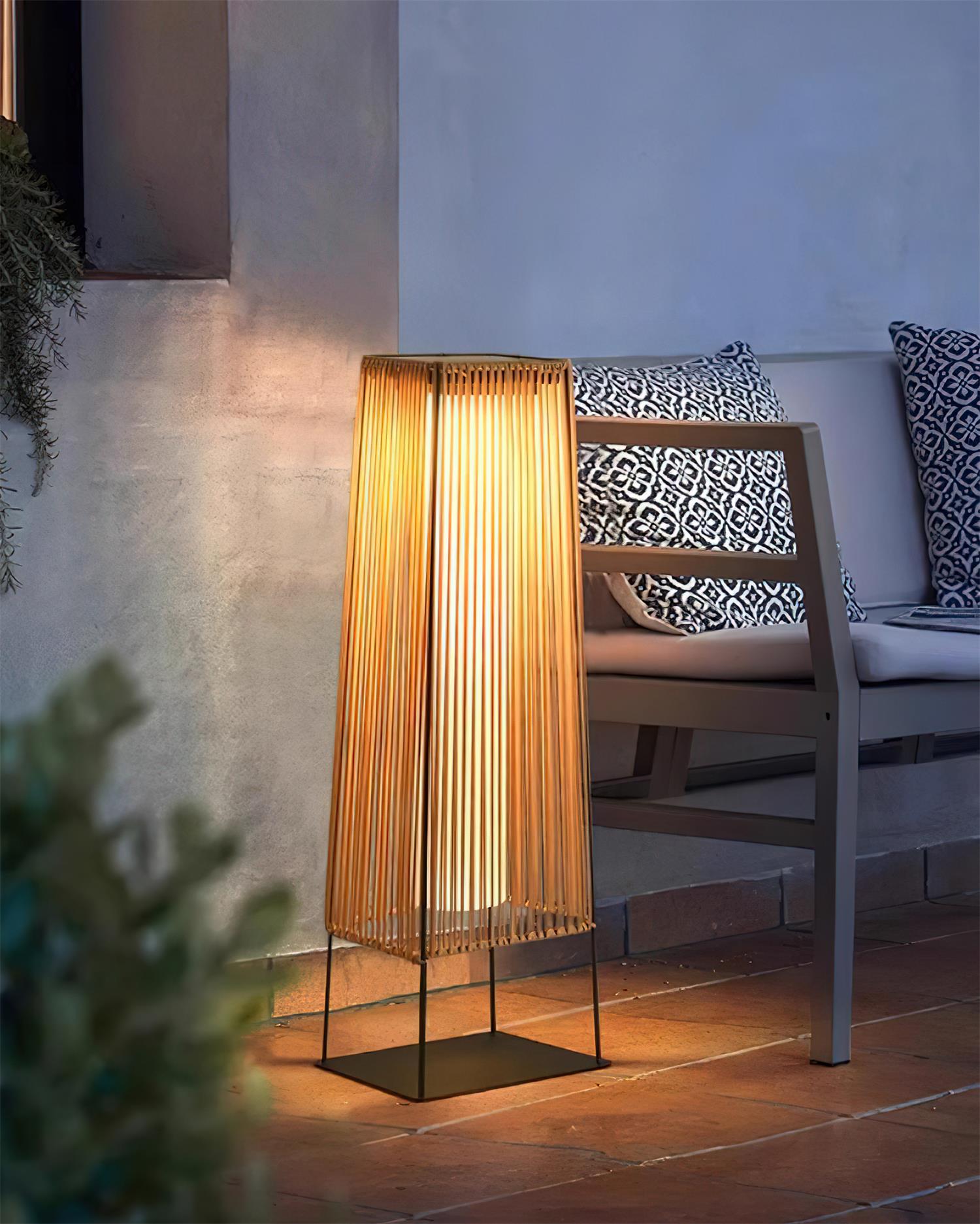 Solara Lampe de Poteau Extérieure à Lames Verticales - Neutralighting