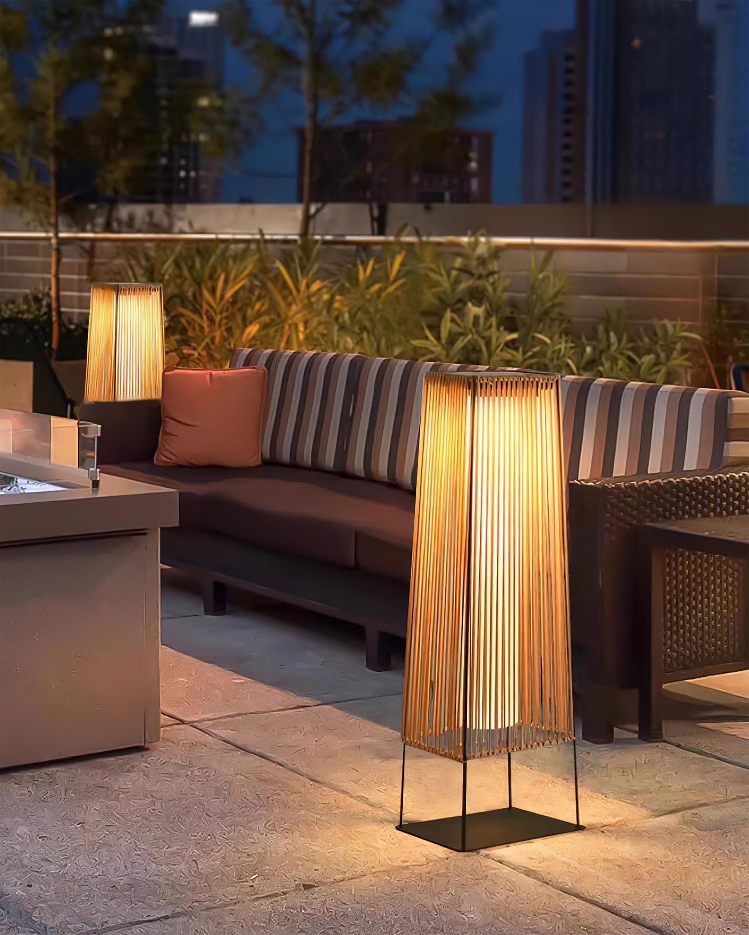 Solara Lampe de Poteau Extérieure à Lames Verticales - Neutralighting