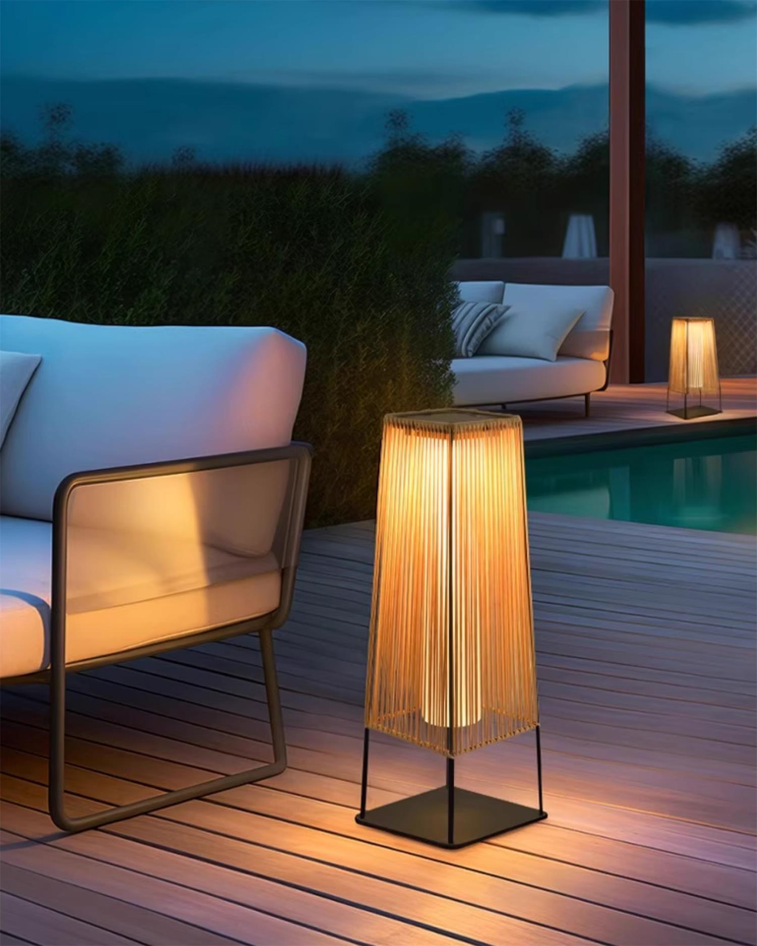 Solara Lampe de Poteau Extérieure à Lames Verticales - Neutralighting