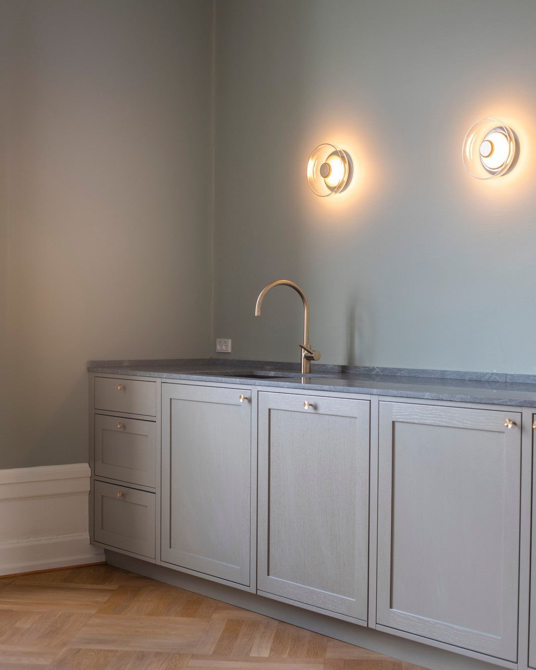 Crux Applique Murale Moderne Minimaliste en Laiton - Neutralighting