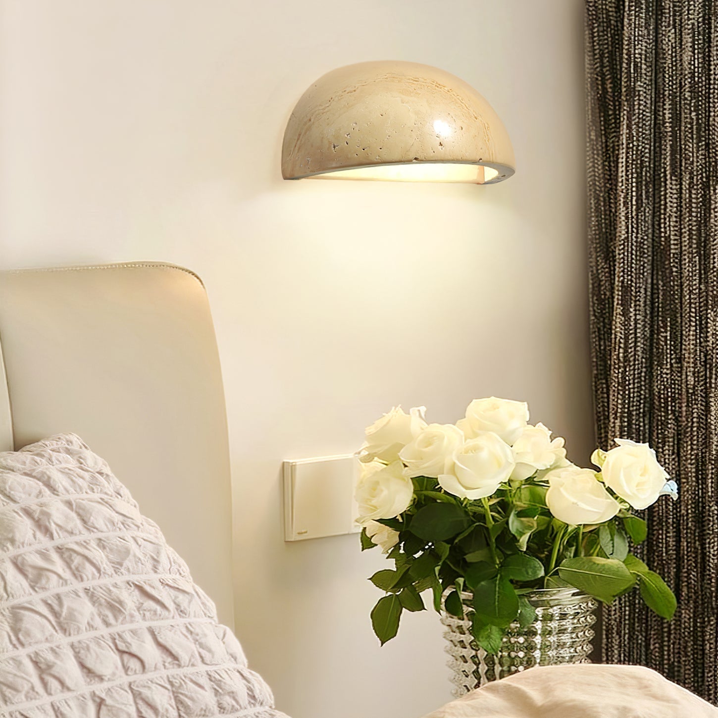 Vethayra Demi-Dôme Travertin Luminaire Mural - Neutralighting