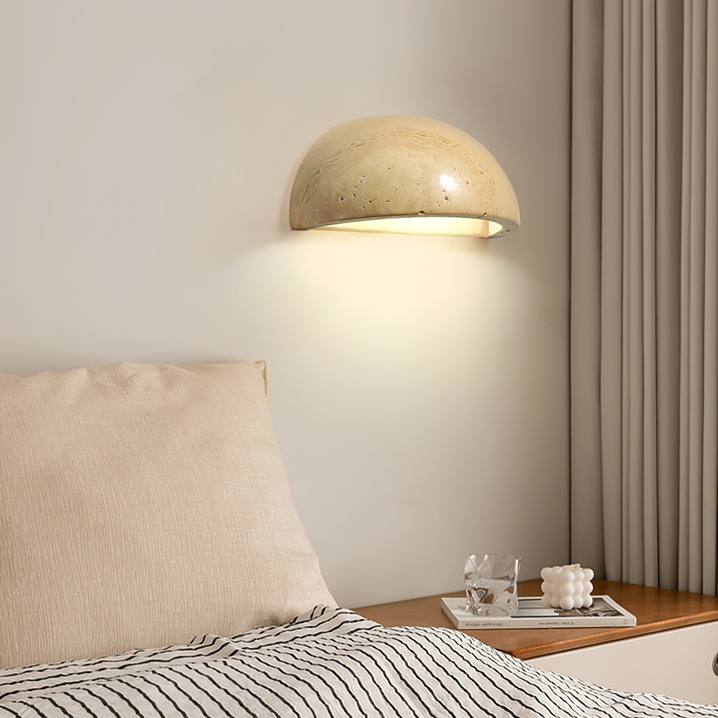 Vethayra Demi-Dôme Travertin Luminaire Mural - Neutralighting