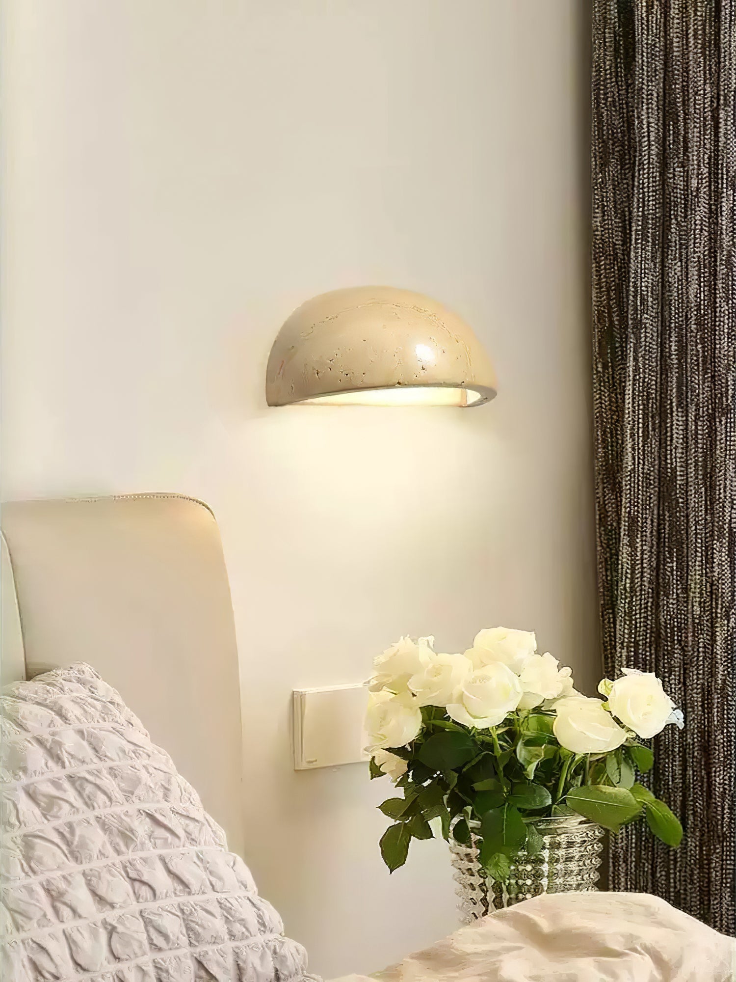 Vethayra Demi-Dôme Travertin Luminaire Mural - Neutralighting