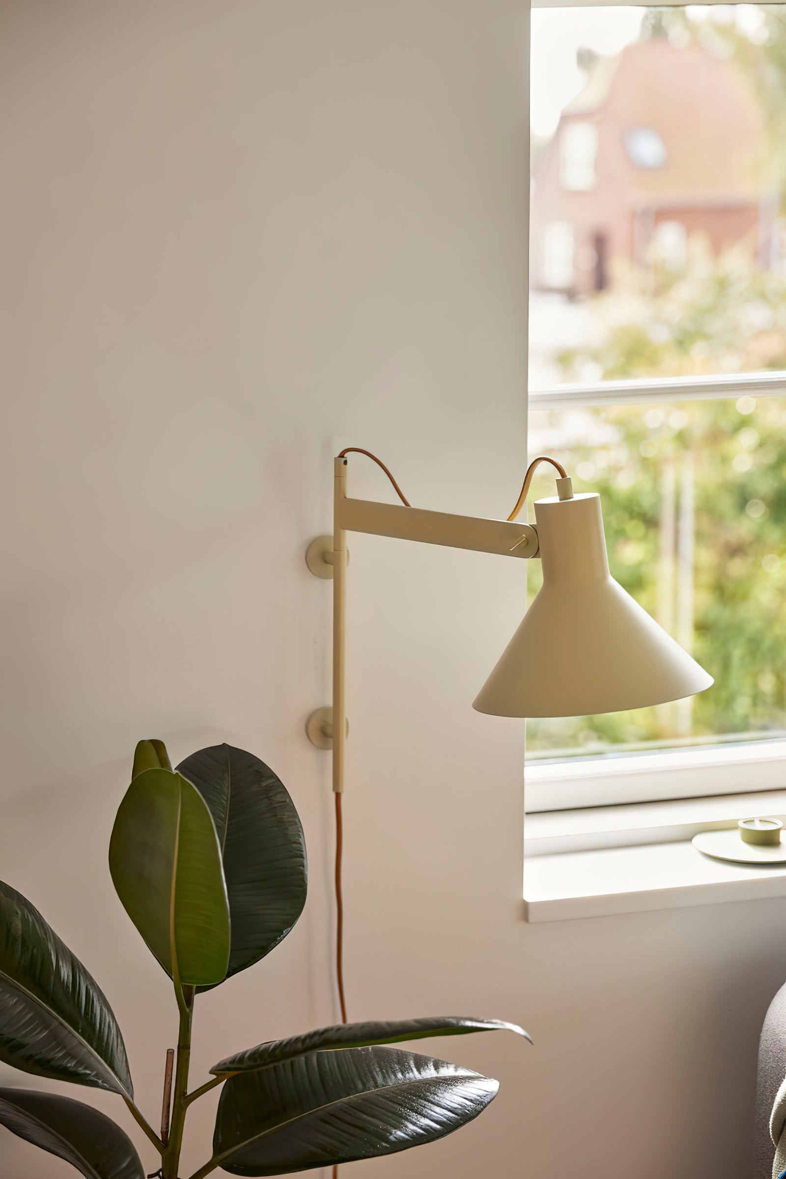 Ivela Modern Minimalist Plug-In Metal Wall Lamp - Lamp Copper