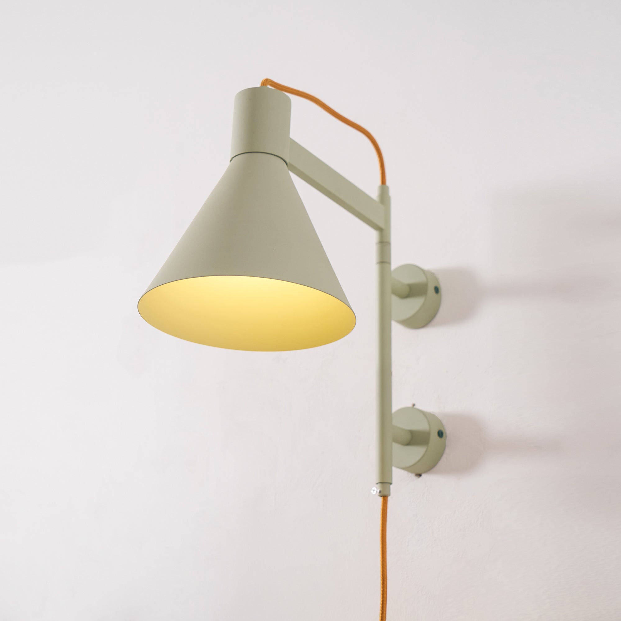 Ivela Modern Minimalist Plug-In Metal Wall Lamp - Lamp Copper