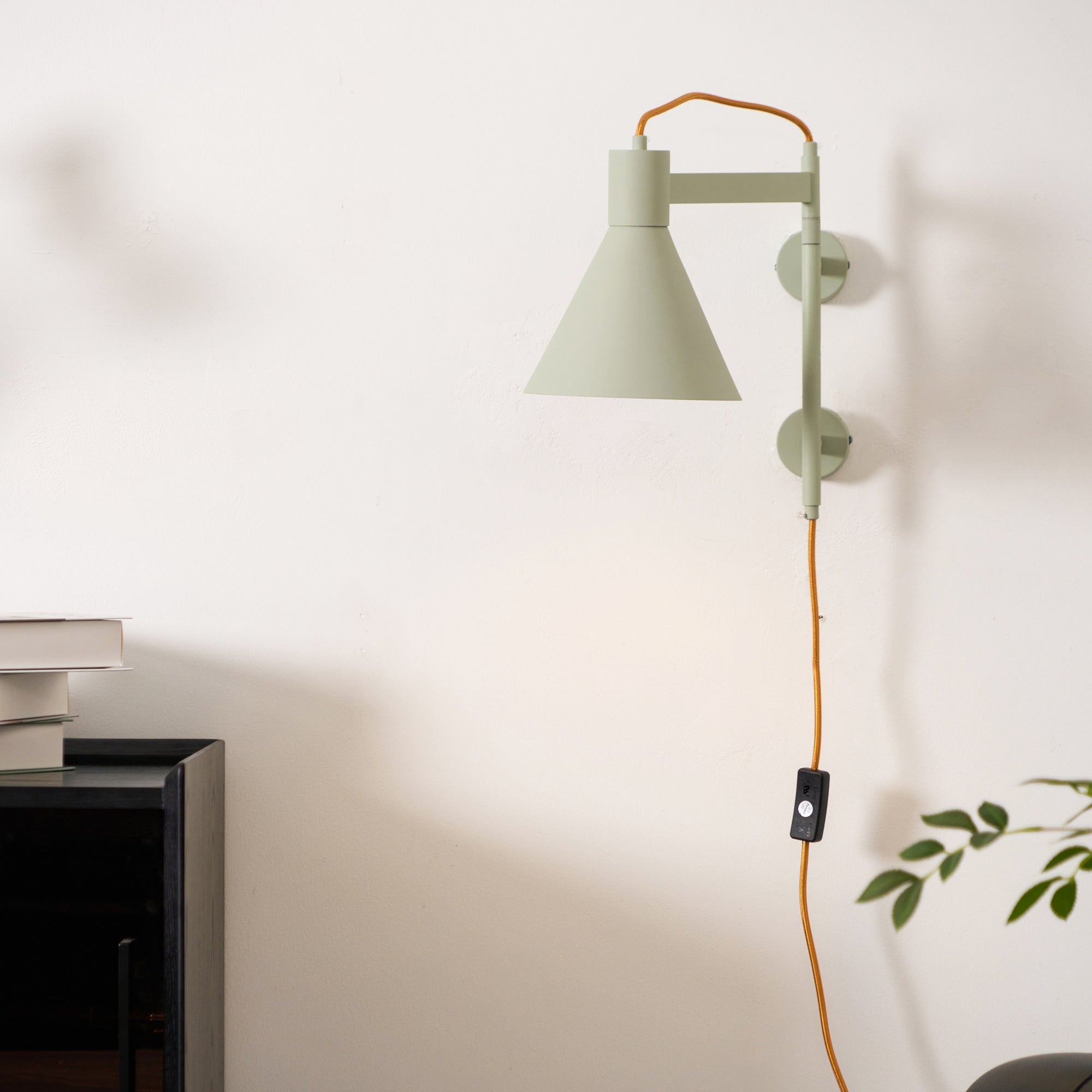 Ivela Modern Minimalist Plug-In Metal Wall Lamp - Lamp Copper