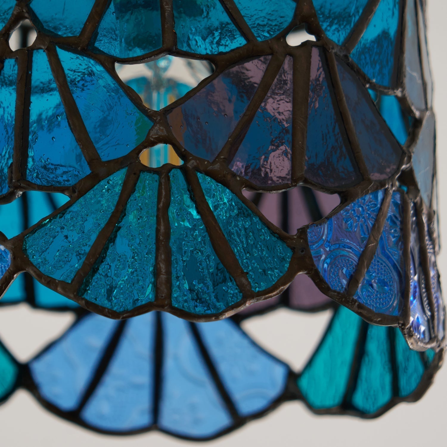 Rosavine Plafonnier Semi-Encastré Verre Coloré Tiffany - Neutralighting