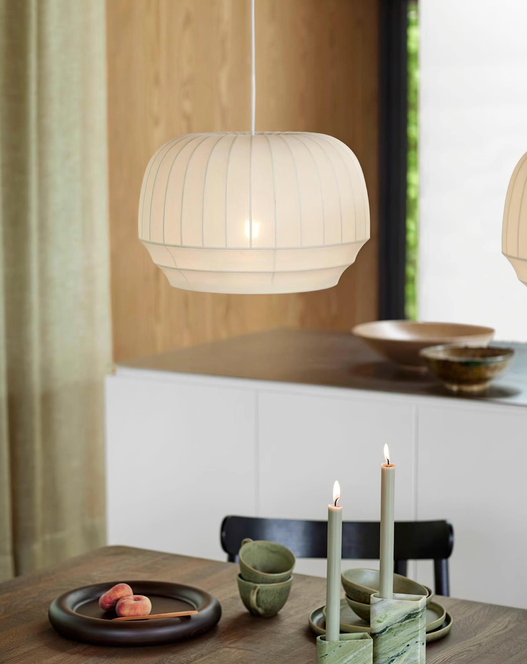 Suspension Luminaire Soie Abat-jour Blanc Tissu Lignes Verticales Doux Moderne Minimaliste - Neutralighting