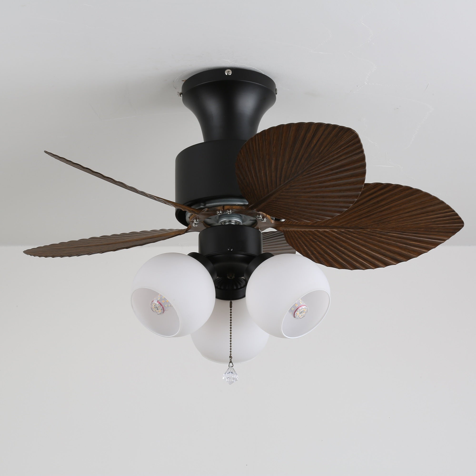 Marvella Plafonnier Ventilateur Vintage en Bois installé dans un salon moderne