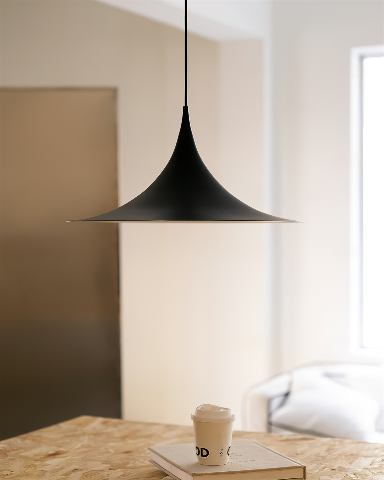 Solisin Suspension à col fin et large évasement pour salle à manger - Neutralighting