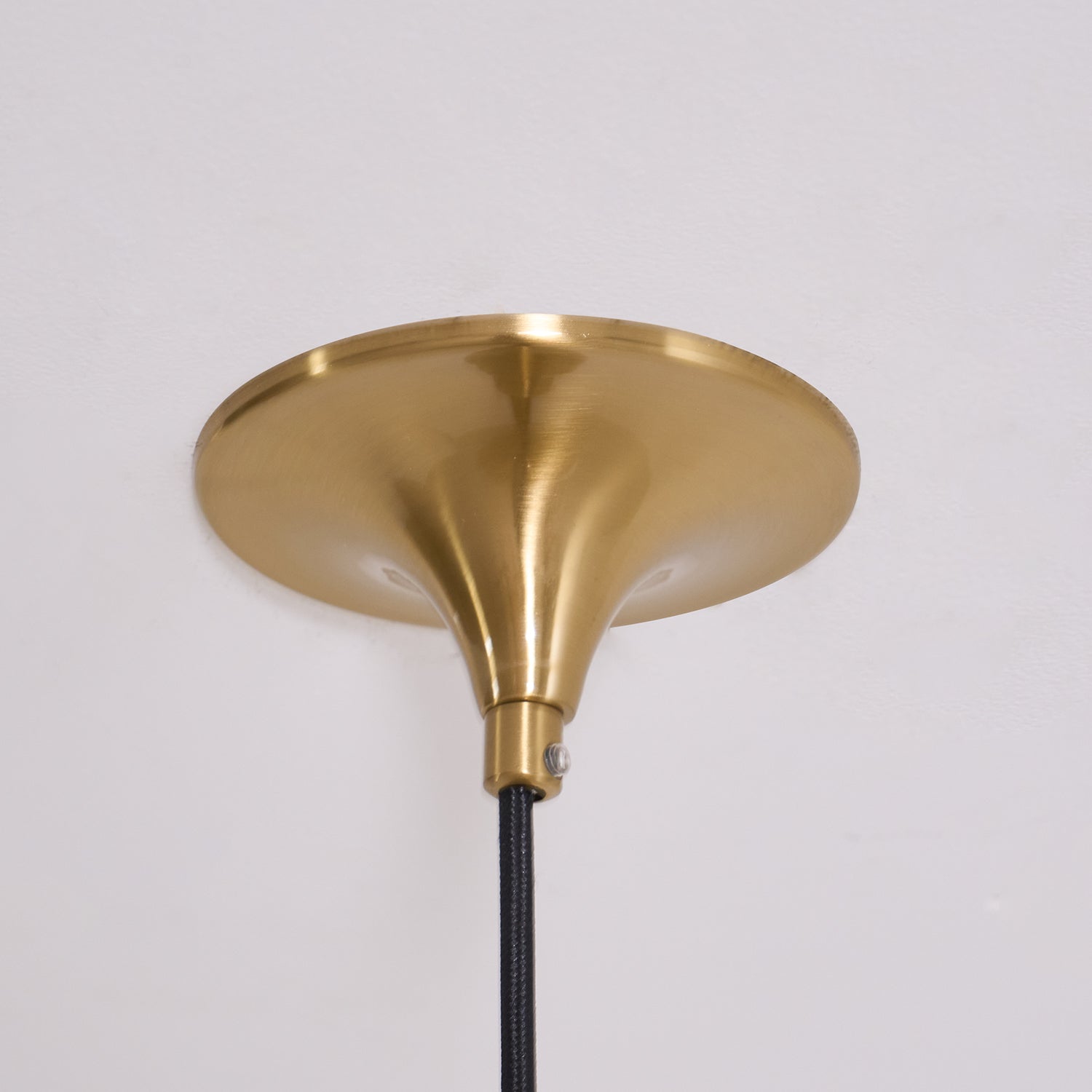 Solisin Suspension à col fin et large évasement pour salle à manger - Neutralighting