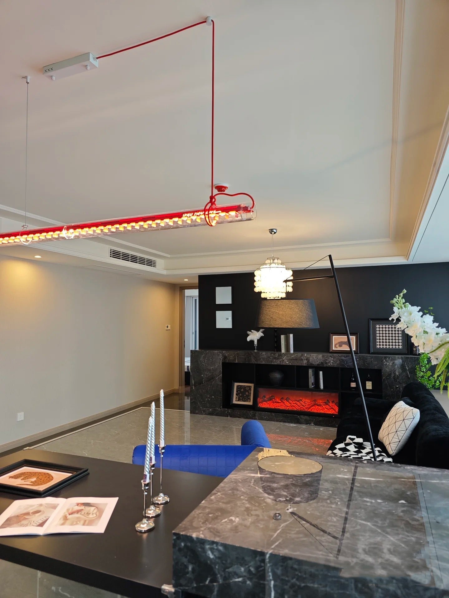 Cata Moderne Minimalisme Linéaire LED Métal Verre Lumière Pendentif - Neutralighting