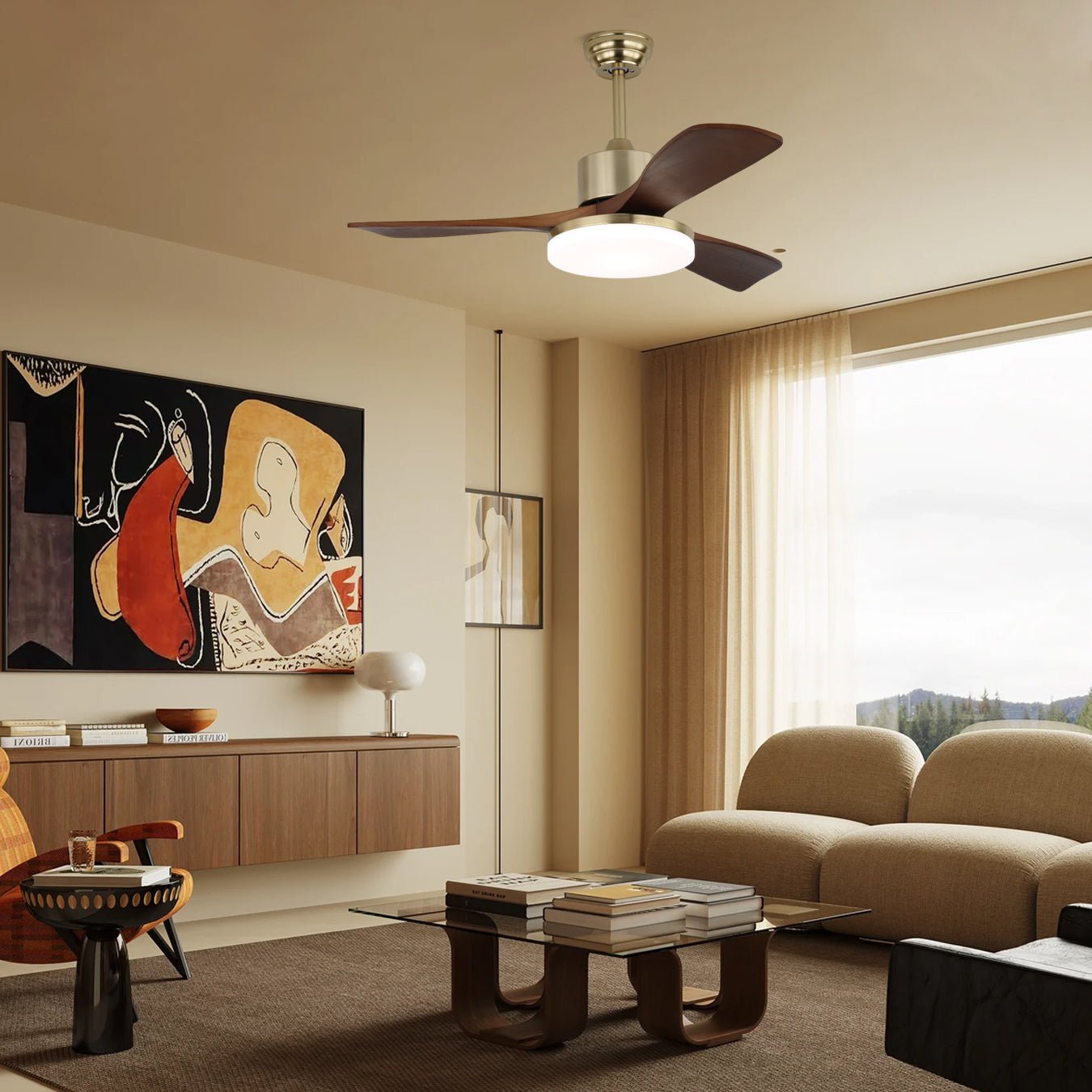 Plafonnier ventilateur Selora en laiton et bois, montrant la source lumineuse LED intégrée.