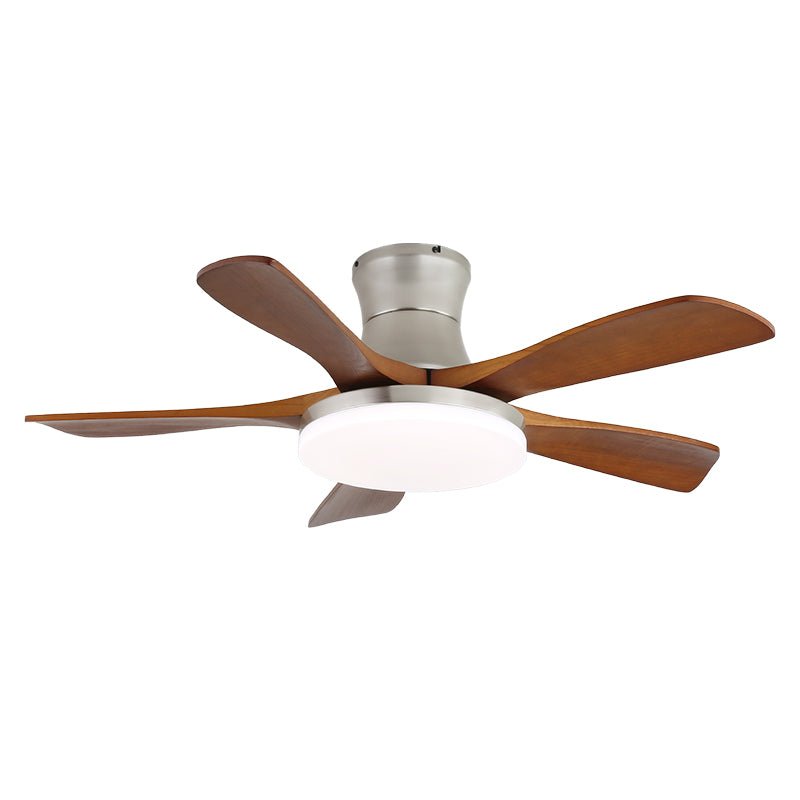 Plafonnier ventilateur Elara moderne en laiton et bois installé