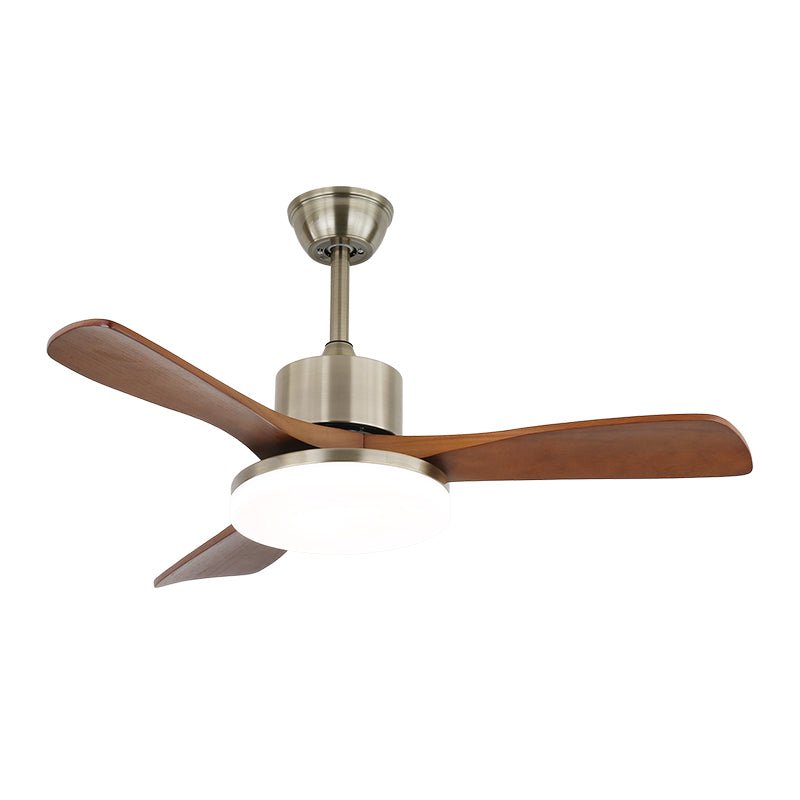 Plafonnier ventilateur Elara montrant les détails de la finition laiton