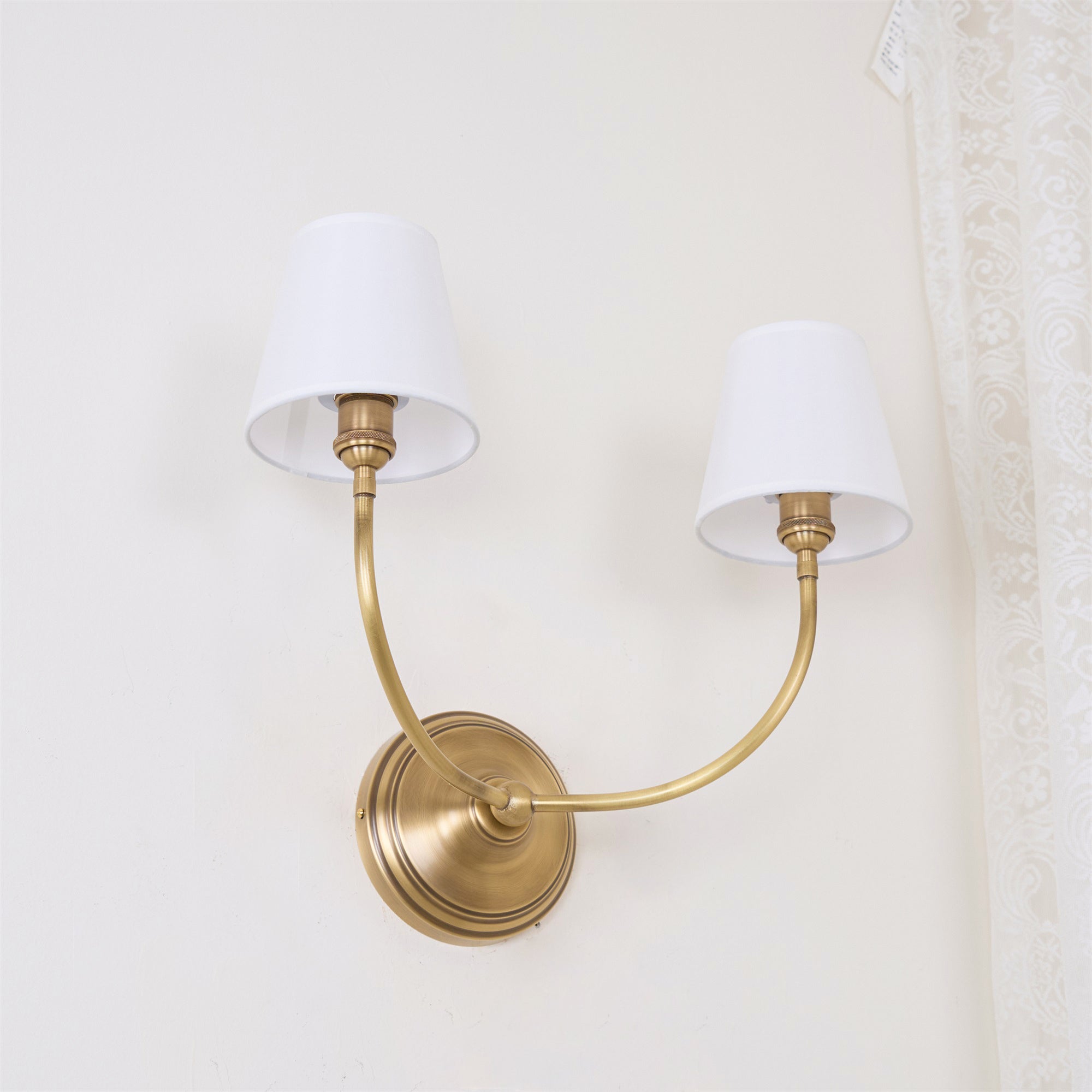 Victor Applique Murale en Bronze Noir et Tissu