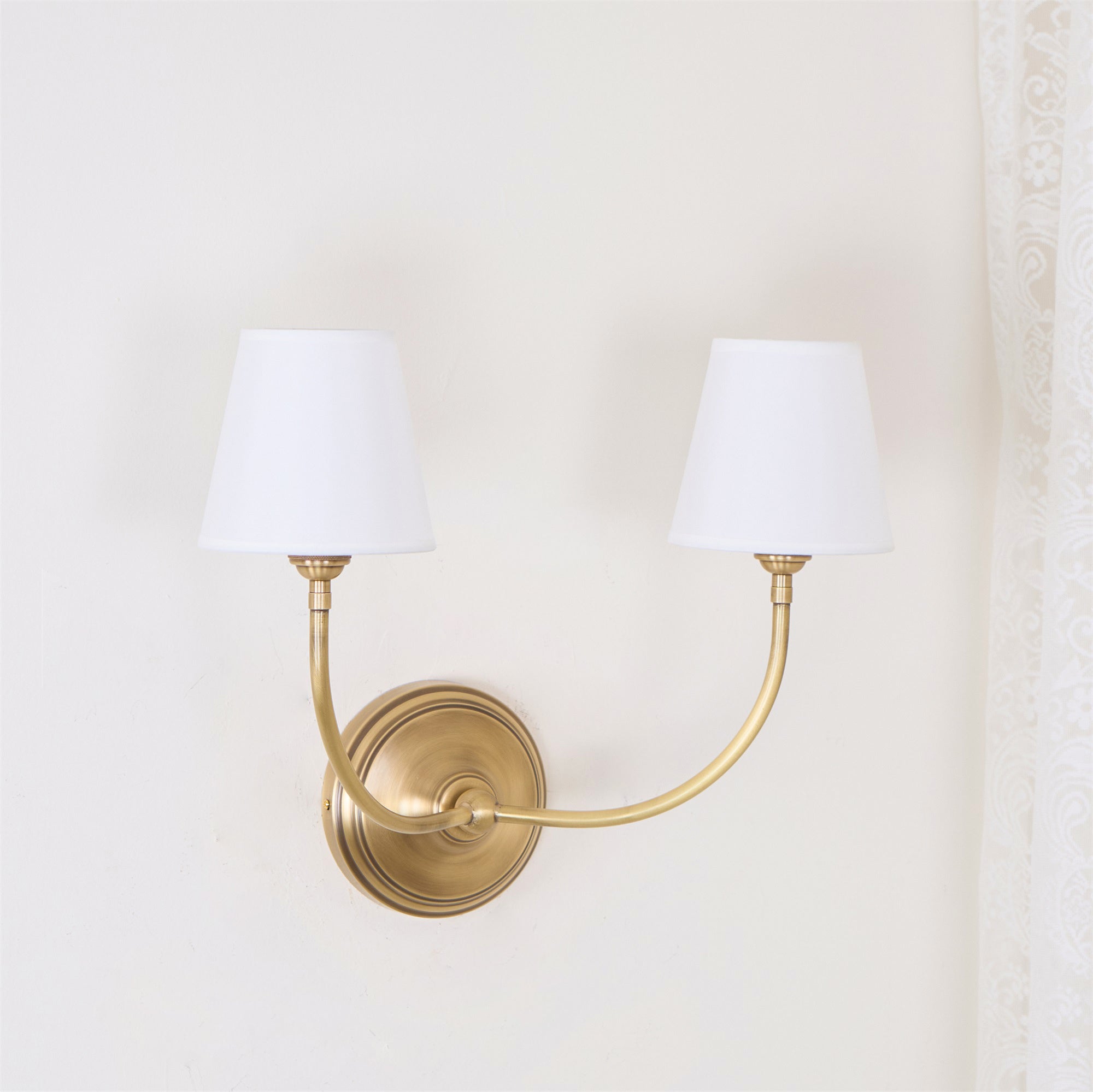 Victor Applique Murale en Bronze Noir et Tissu