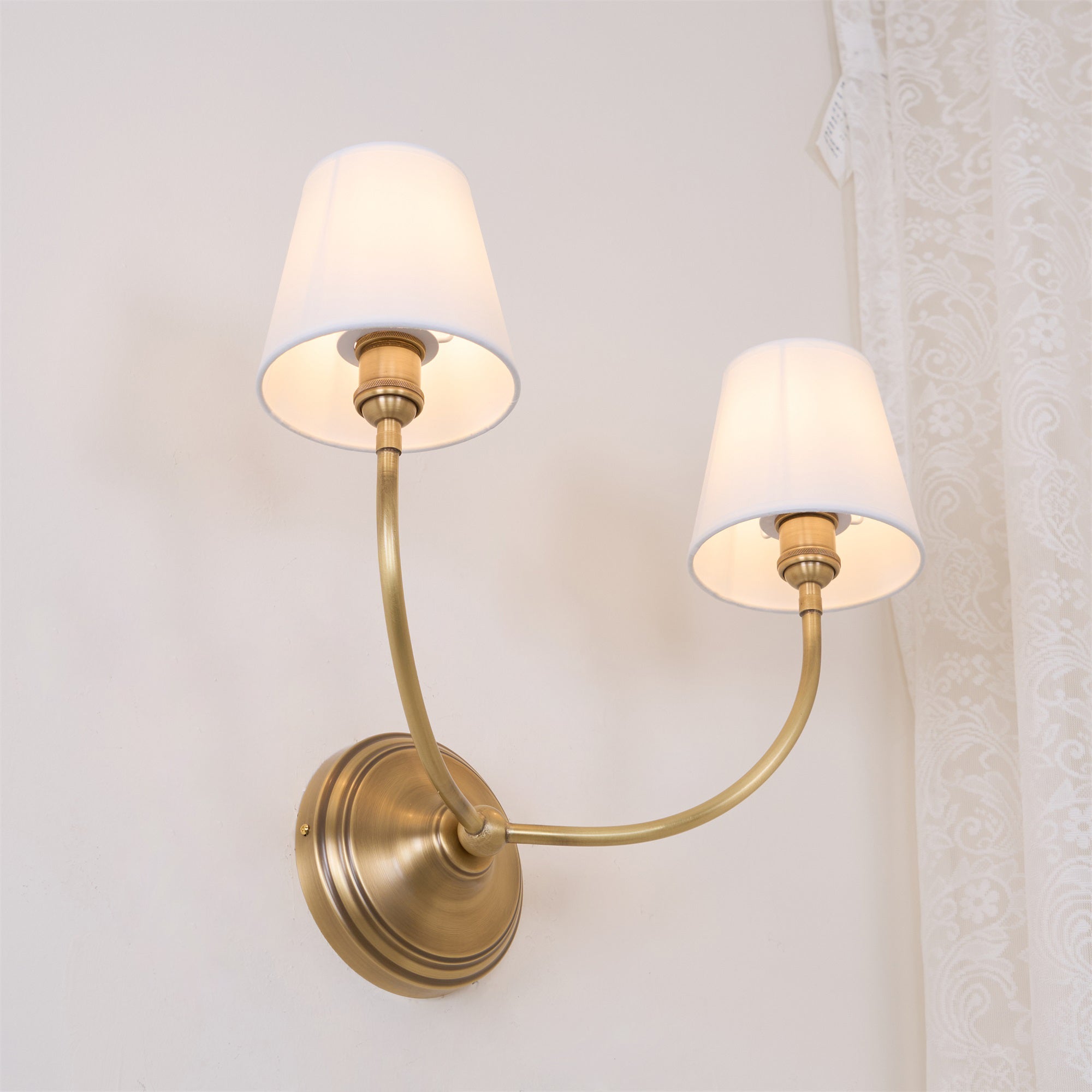 Victor Applique Murale en Bronze Noir et Tissu