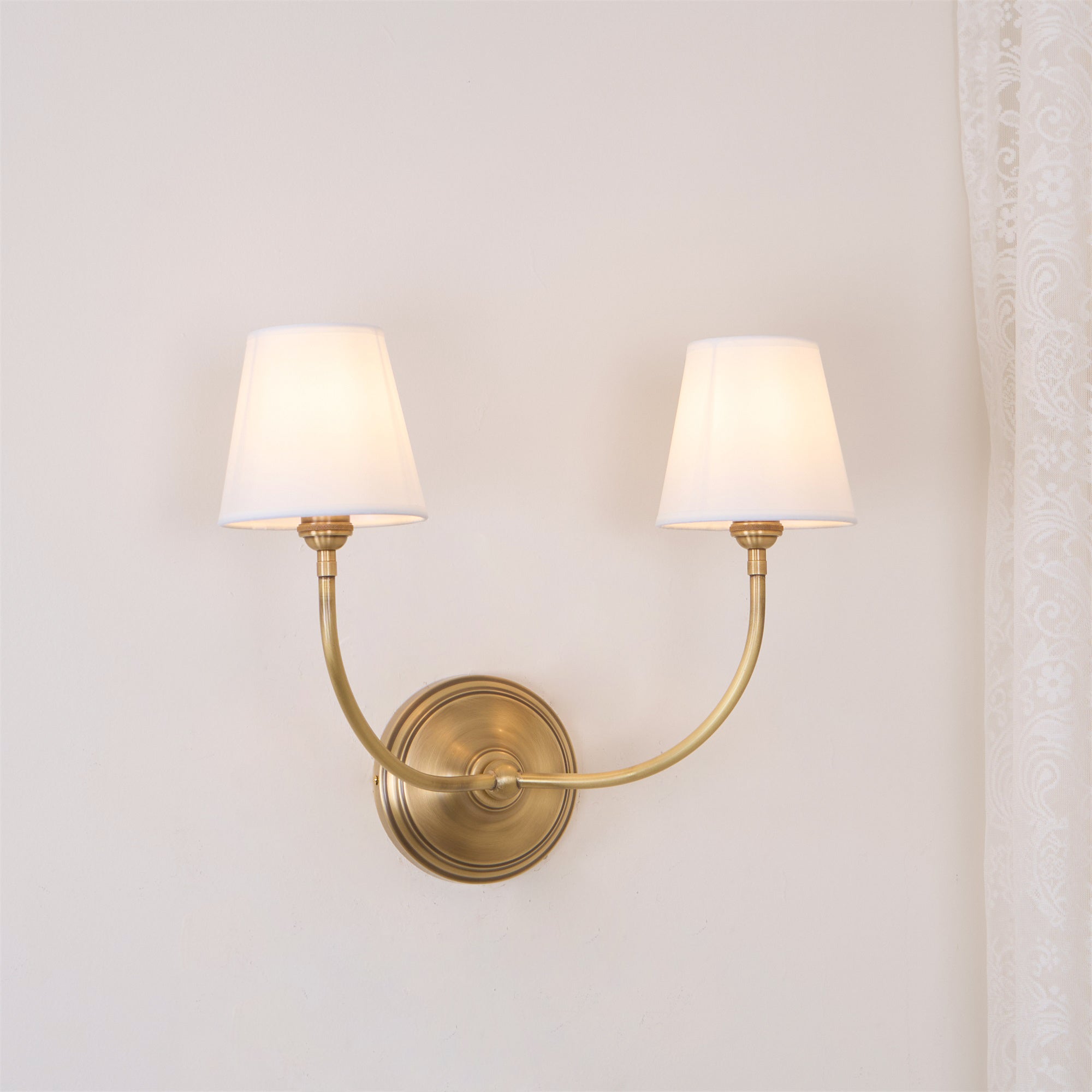 Victor Applique Murale en Bronze Noir et Tissu
