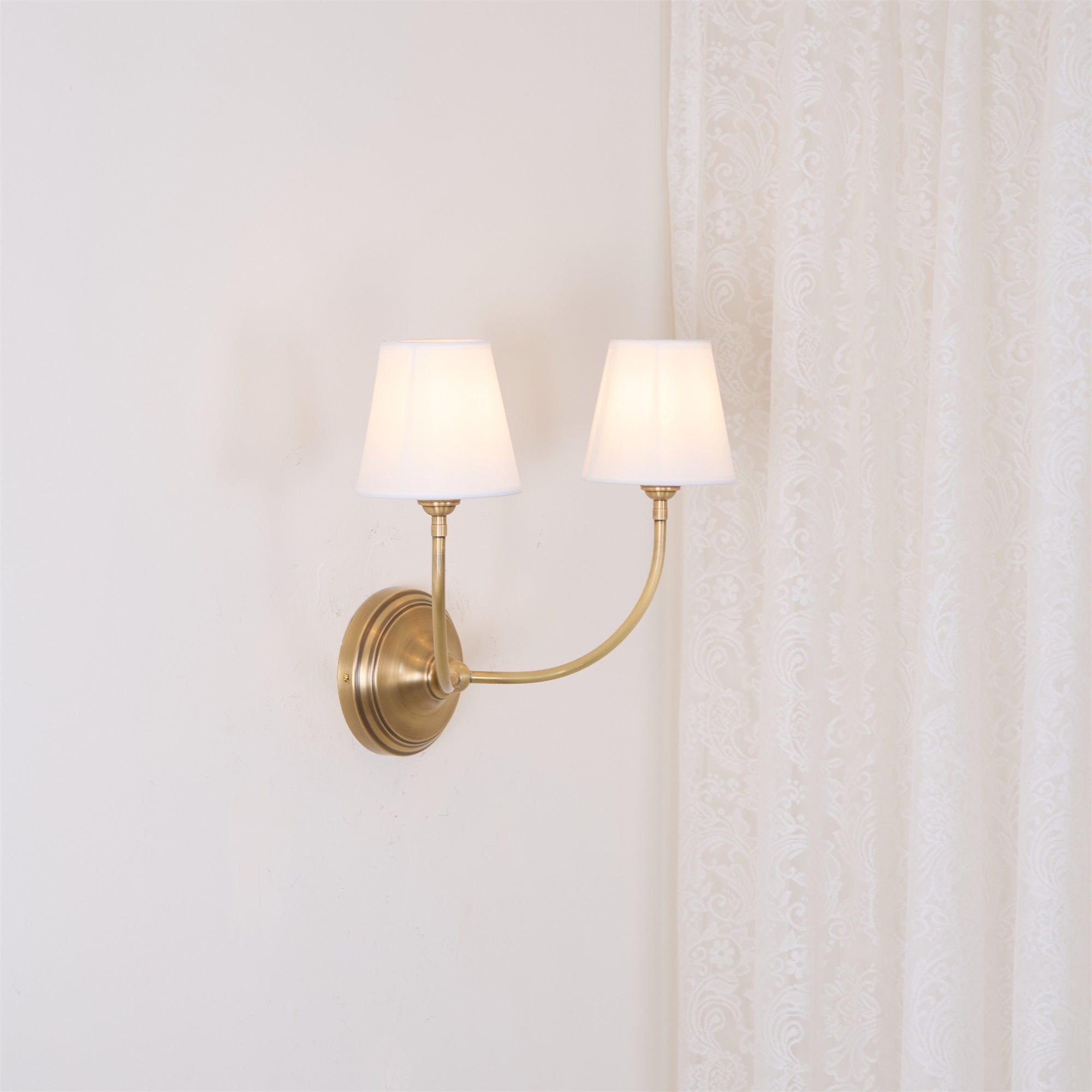 Victor Applique Murale en Bronze Noir et Tissu