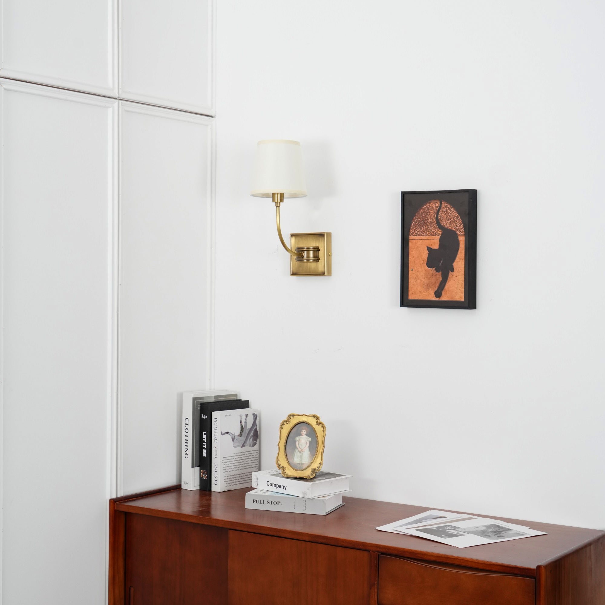 Victor Applique Murale en Bronze Noir et Tissu