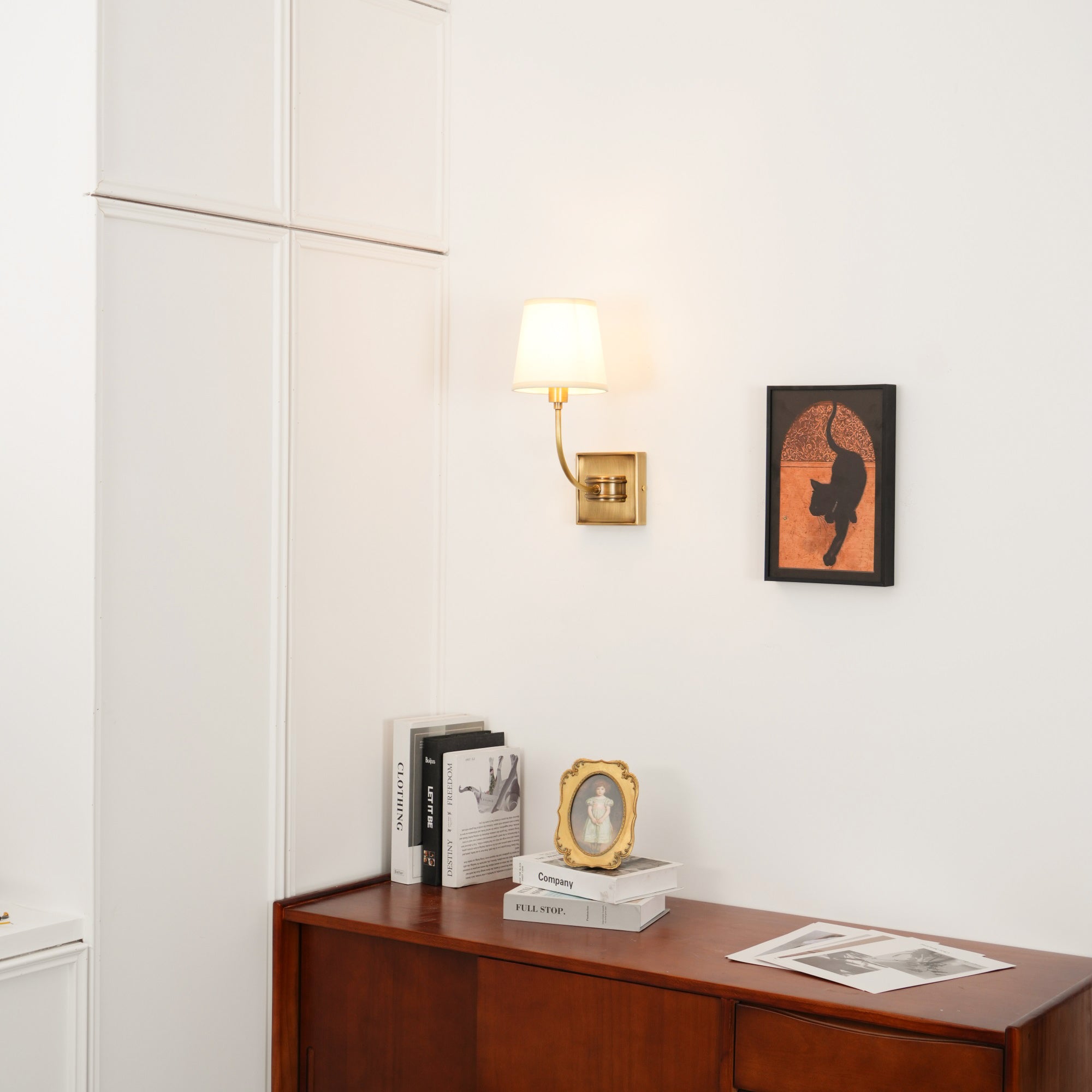 Victor Applique Murale en Bronze Noir et Tissu