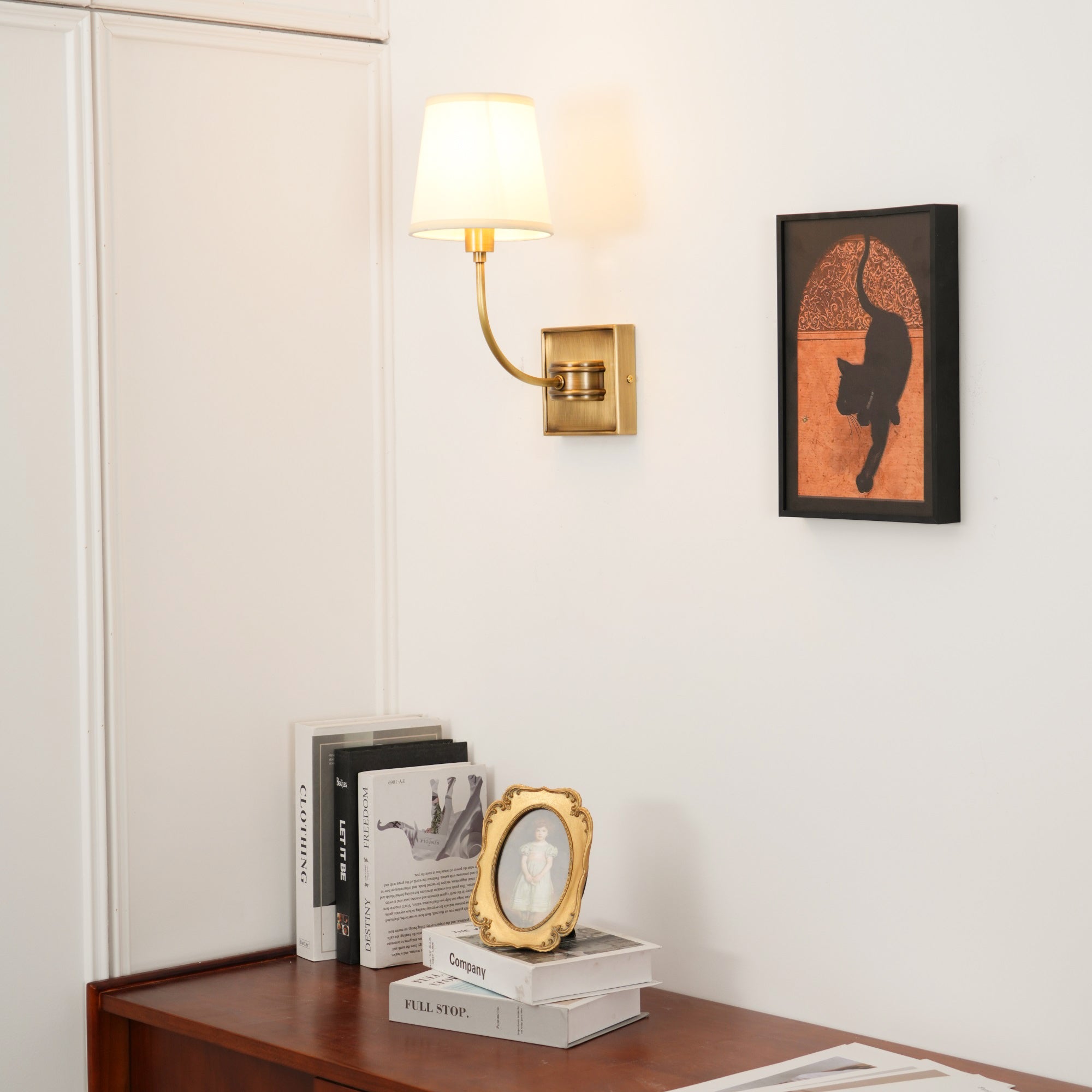 Victor Applique Murale en Bronze Noir et Tissu