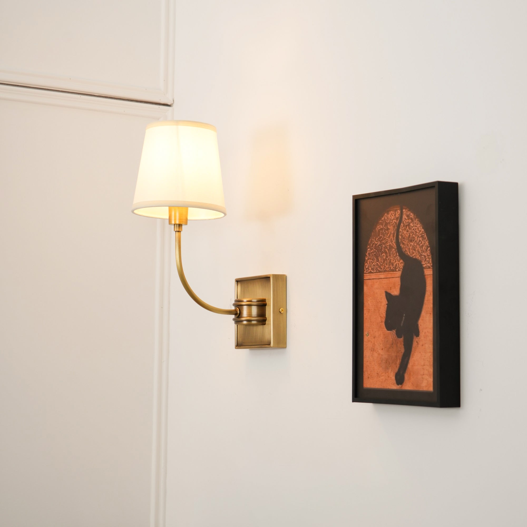 Victor Applique Murale en Bronze Noir et Tissu