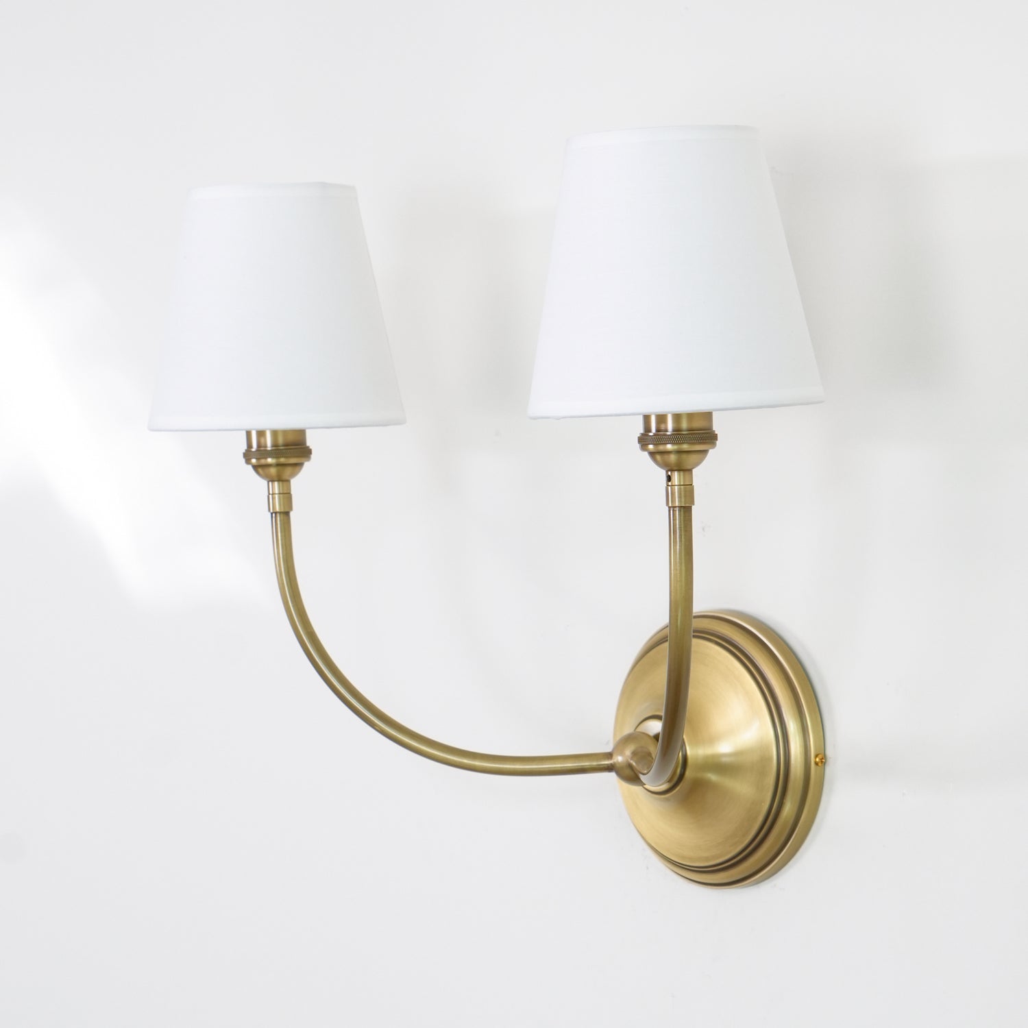 Victor Applique Murale en Bronze Noir et Tissu