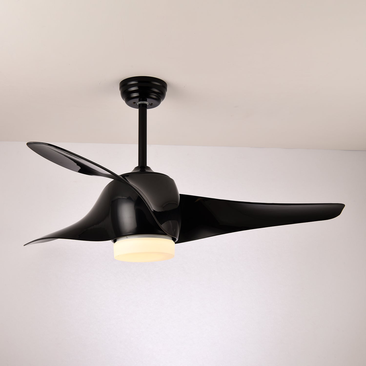 Vue latérale du ventilateur de plafond Umber