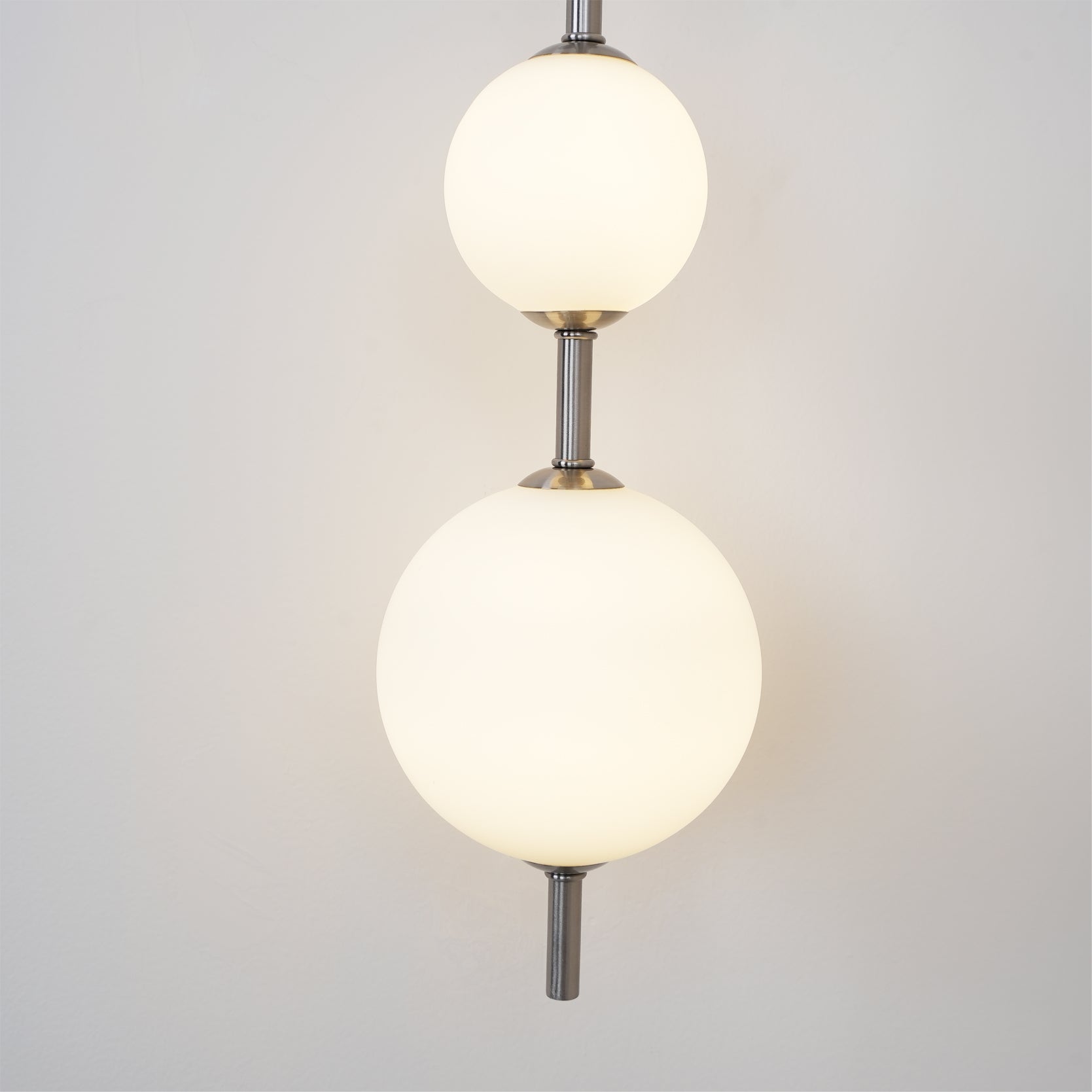 Ilraeia Vertical Globe Plug-in Wall Lamp - Neutralighting