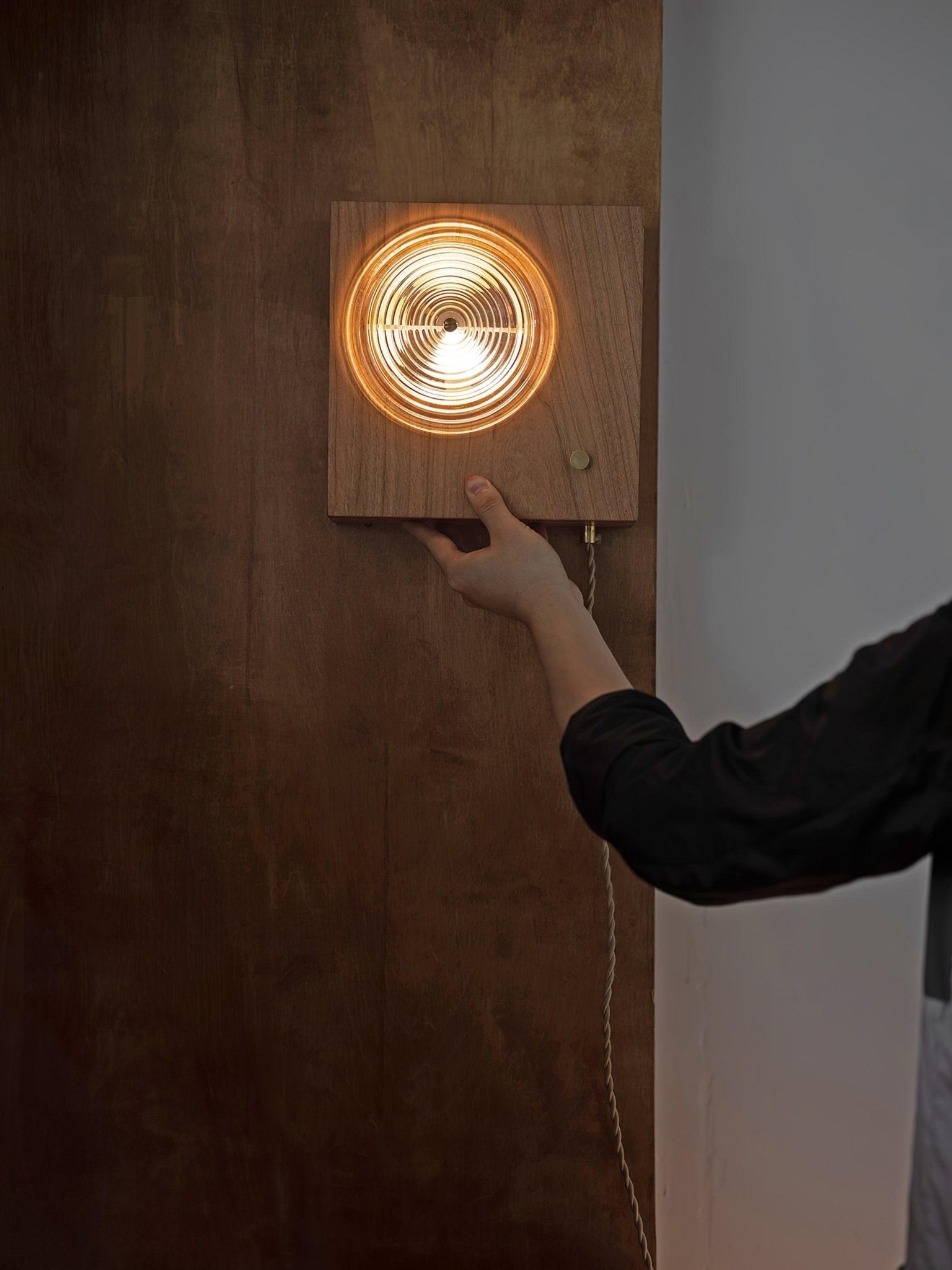 Echo Fashion Glass Wall Lamp - Neutralighting