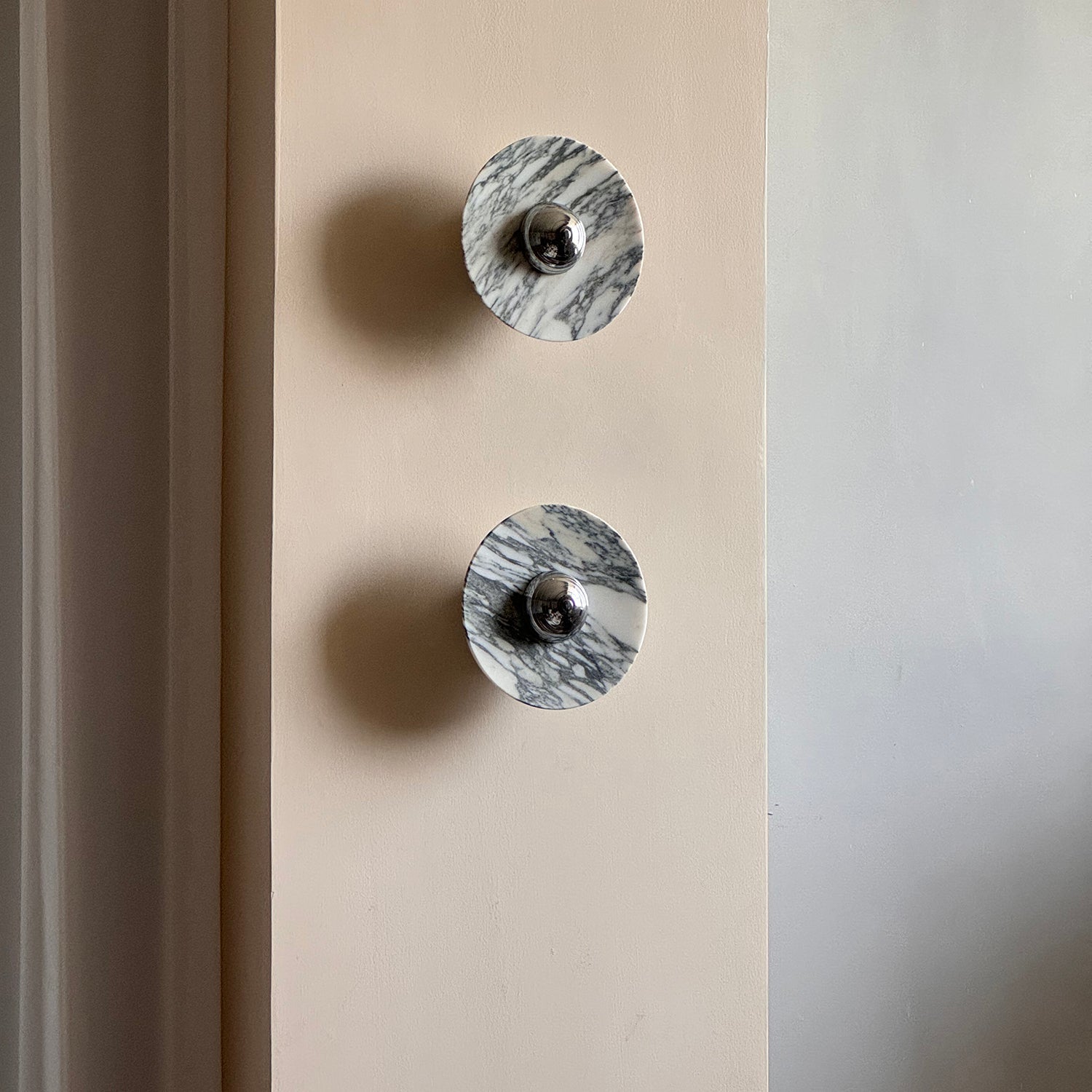 Sfera Applique Murale Moderne LED Disque en Marbre - Neutralighting