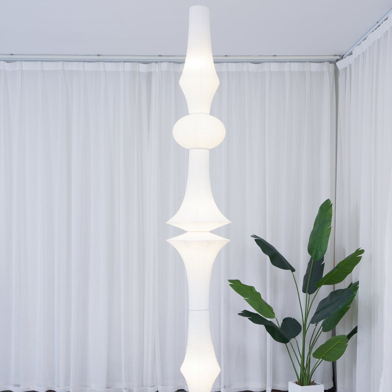 Faye Suspension Sculpturale Verticale en Papier