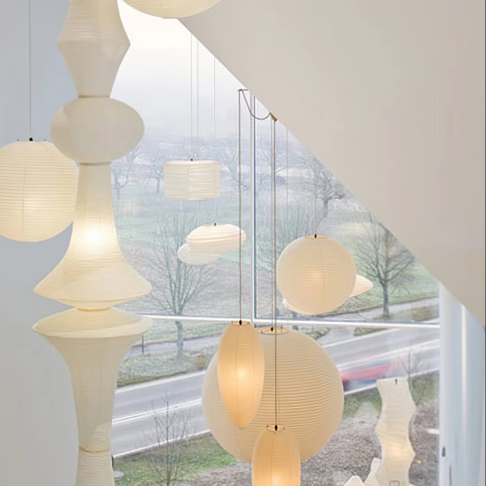 Faye Suspension Sculpturale Verticale en Papier