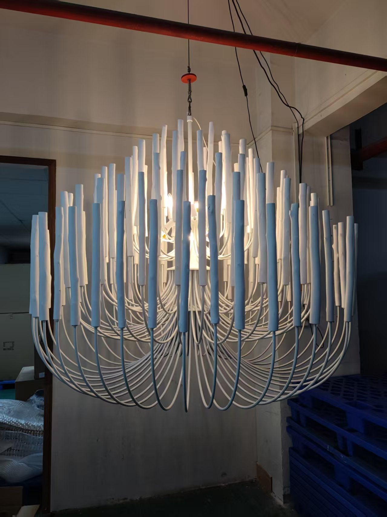 Ulshayra Lustre Postmoderne De Luxe En Bois Et Métal à Multiples Bras - Neutralighting