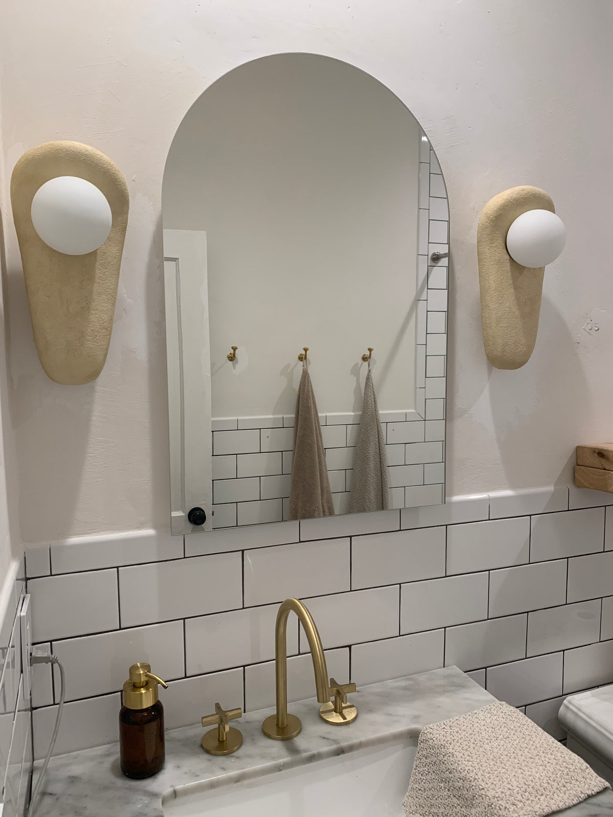 Cashae Applique Murale Résine Verre Moderne - Neutralighting