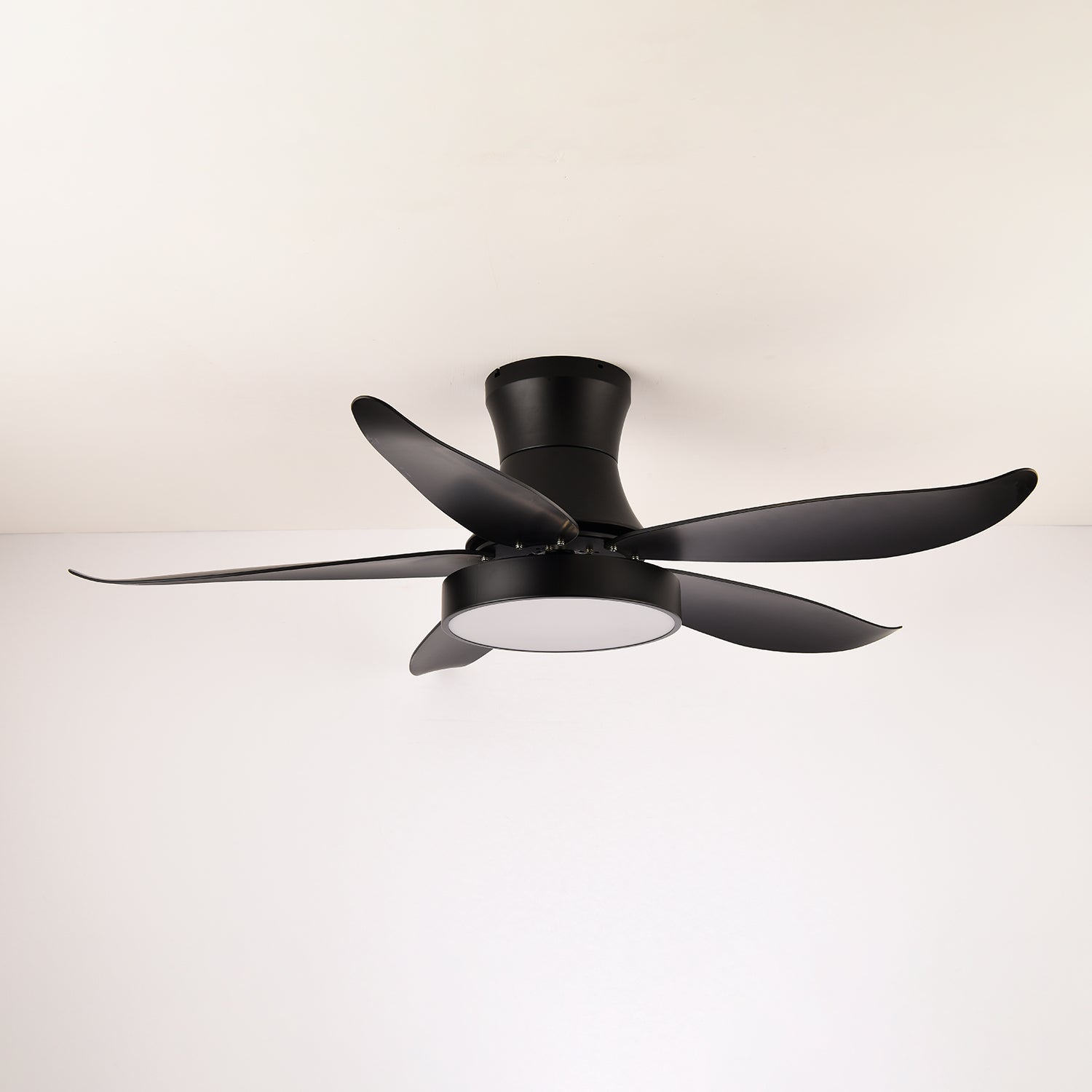 Plafonnier ventilateur Jada noir moderne avec éclairage LED intégré