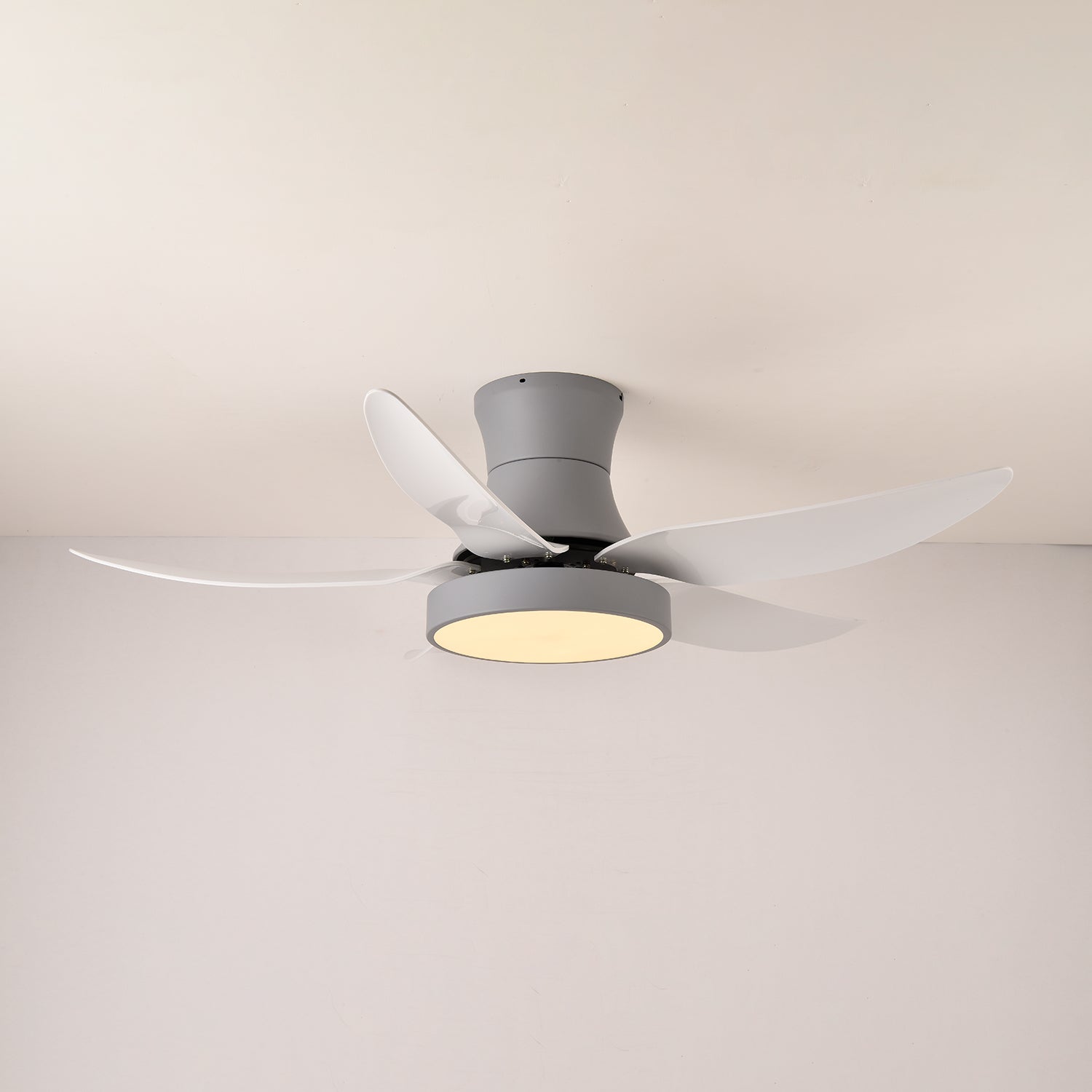Diagramme illustrant les dimensions du plafonnier ventilateur Jada noir