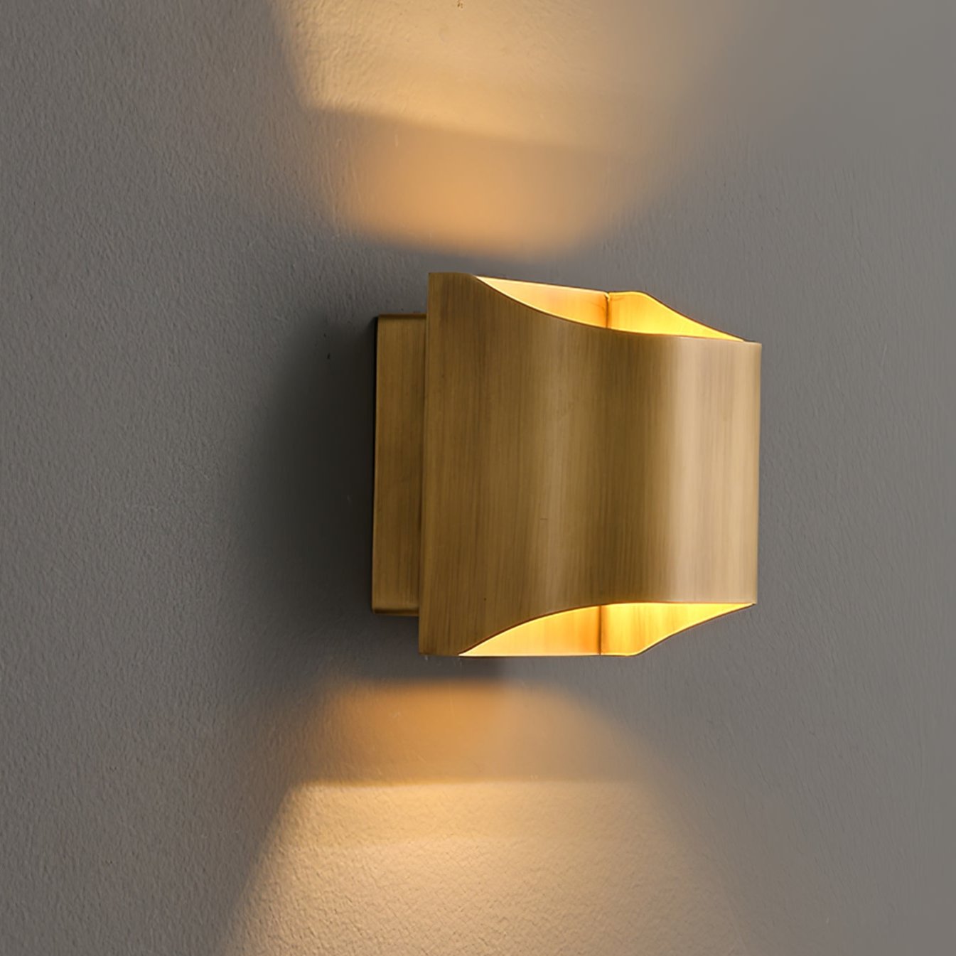 Hardy Applique Murale d'Art Nordic en Laiton - Neutralighting