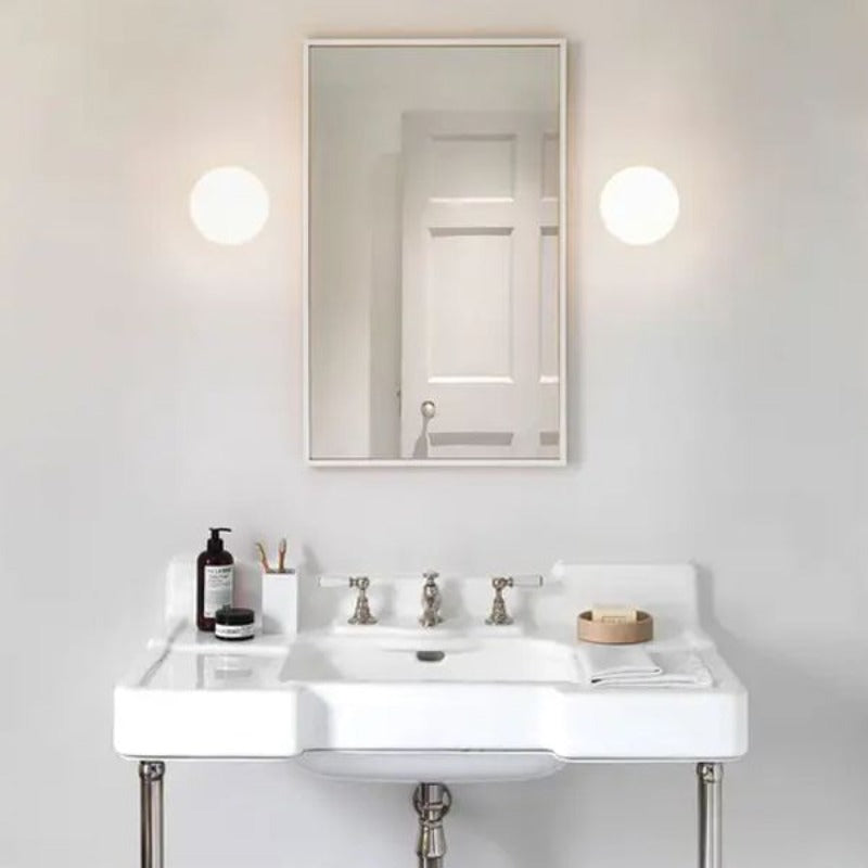 Valentina Applique Murale Globe Minimaliste, Métal/Verre, Blanc, Salle de Bain - Neutralighting