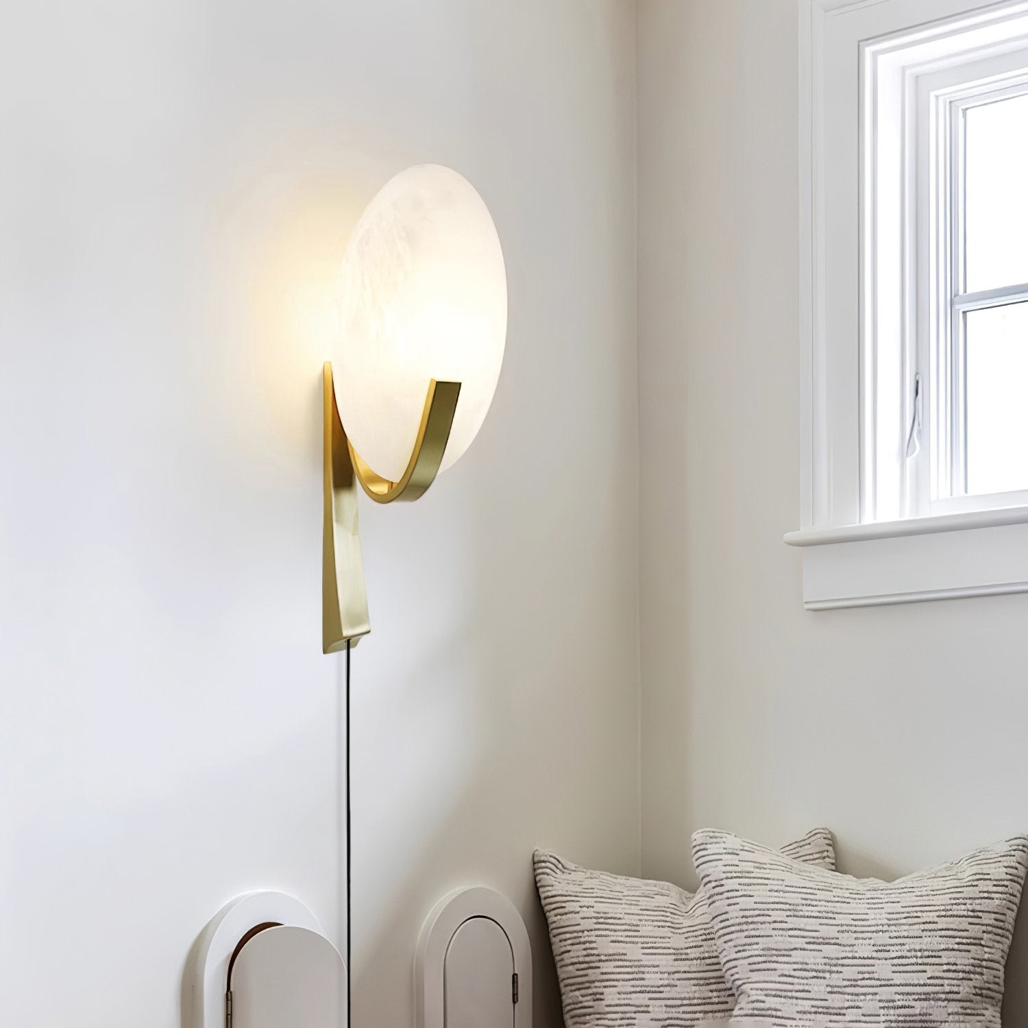 Althea Minimalist Alabaster Wall Lamp - Neutralighting