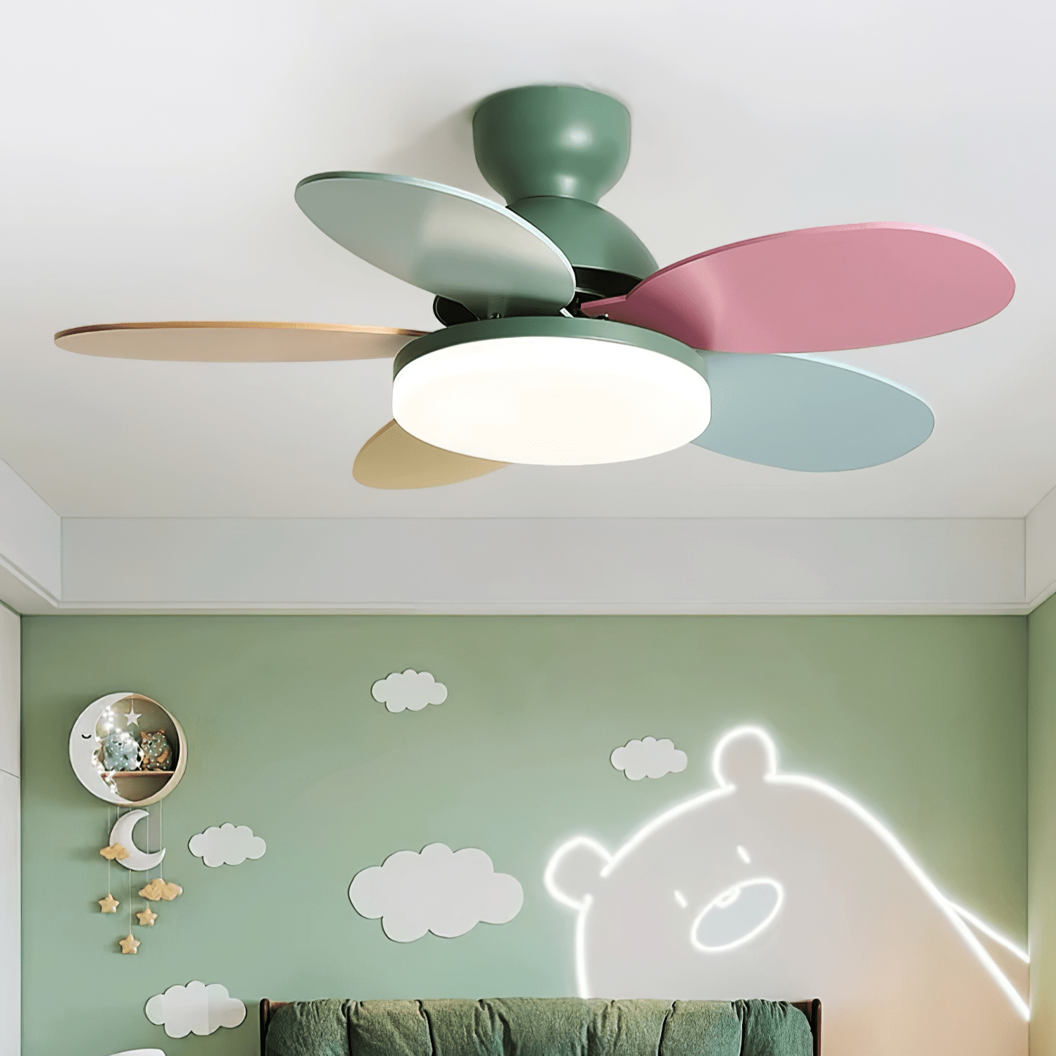 Plafonnier ventilateur Liora pour enfants avec pales en bois et LED intégrée