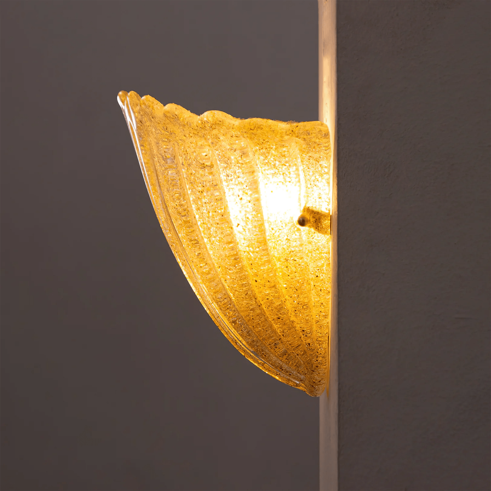 Aurora Wall Lamp Scallop Edge Textured Glass Elegant - Letslighting