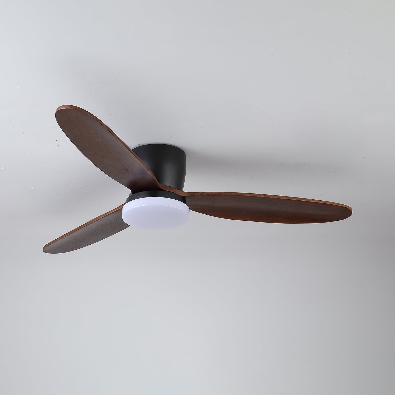 Vue de dessus du plafonnier ventilateur Athyrs