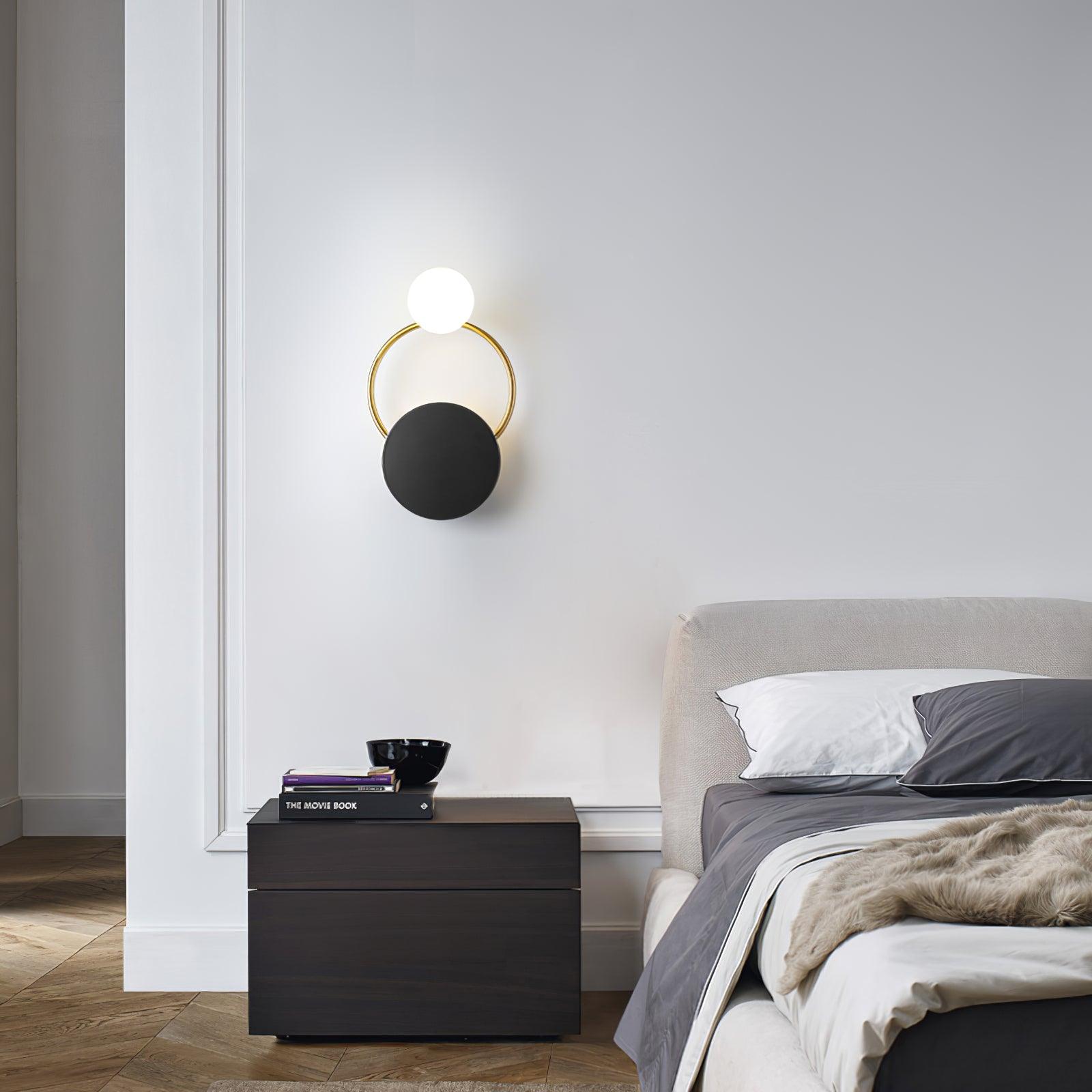 Arisha Applique Murale LED Moderne à Triple Anneau, Métal/Verre, Noir/Or, Chambre à Coucher - Neutralighting