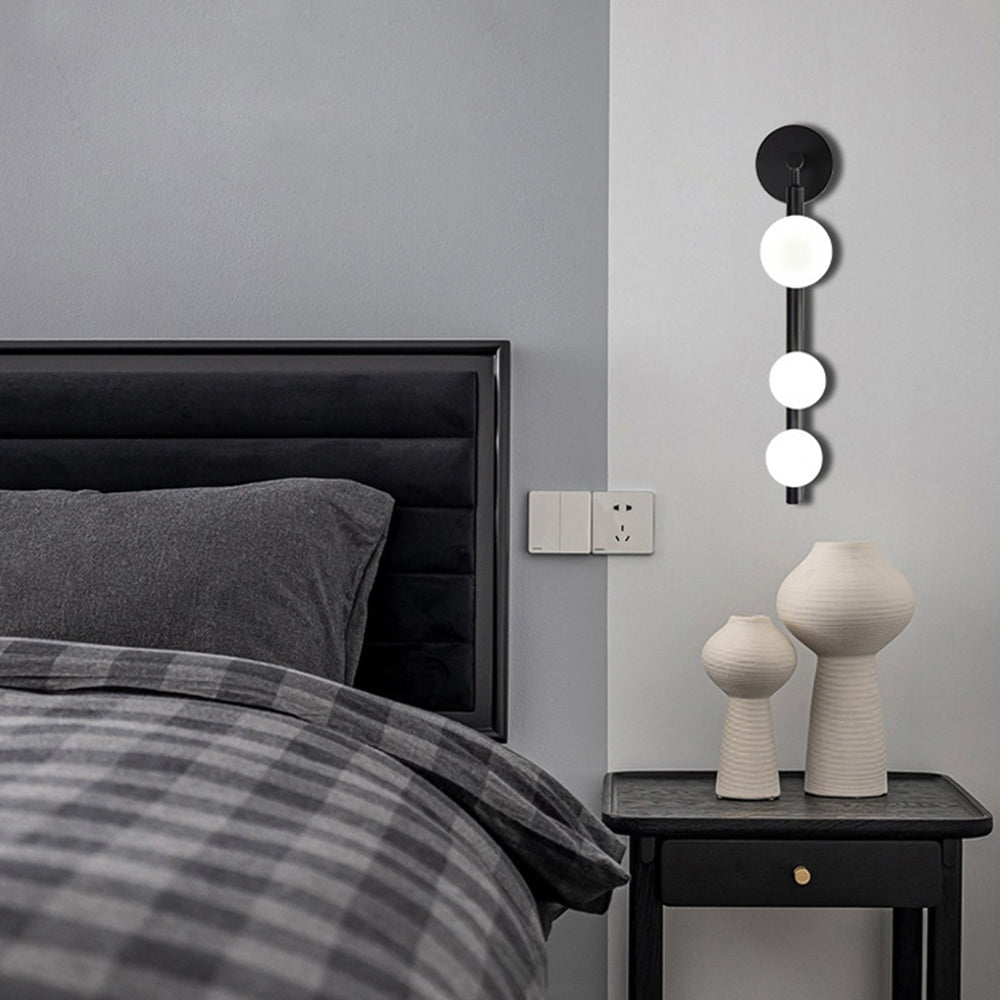 Valentina Applique Murale LED Sphérique Minimaliste Métal/Verre Or/Noir Salon/Chambre à Coucher - Neutralighting