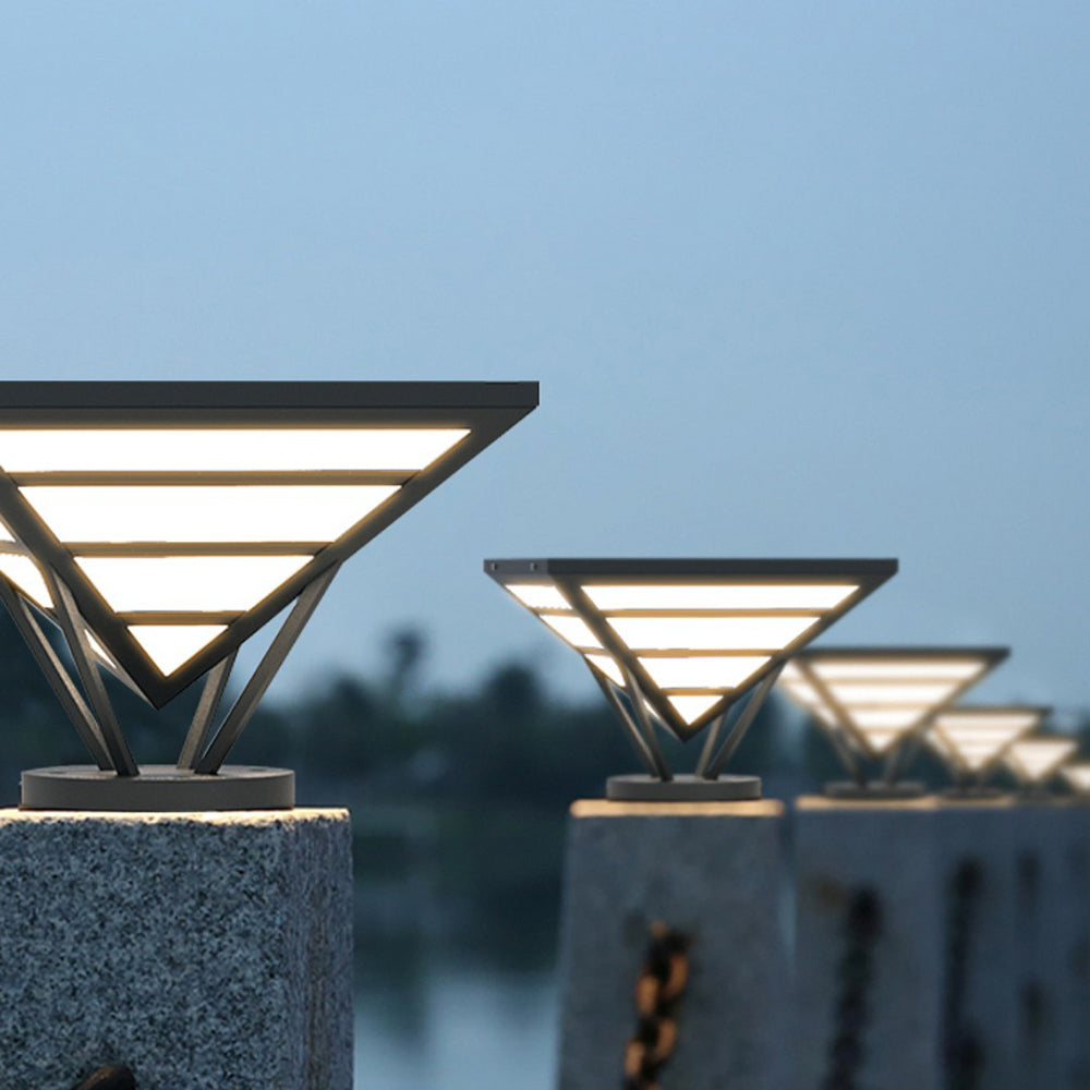 Ray Lampe de Poteau Triangle Moderne, Métal, Noir/Blanc, Jardin - Neutralighting
