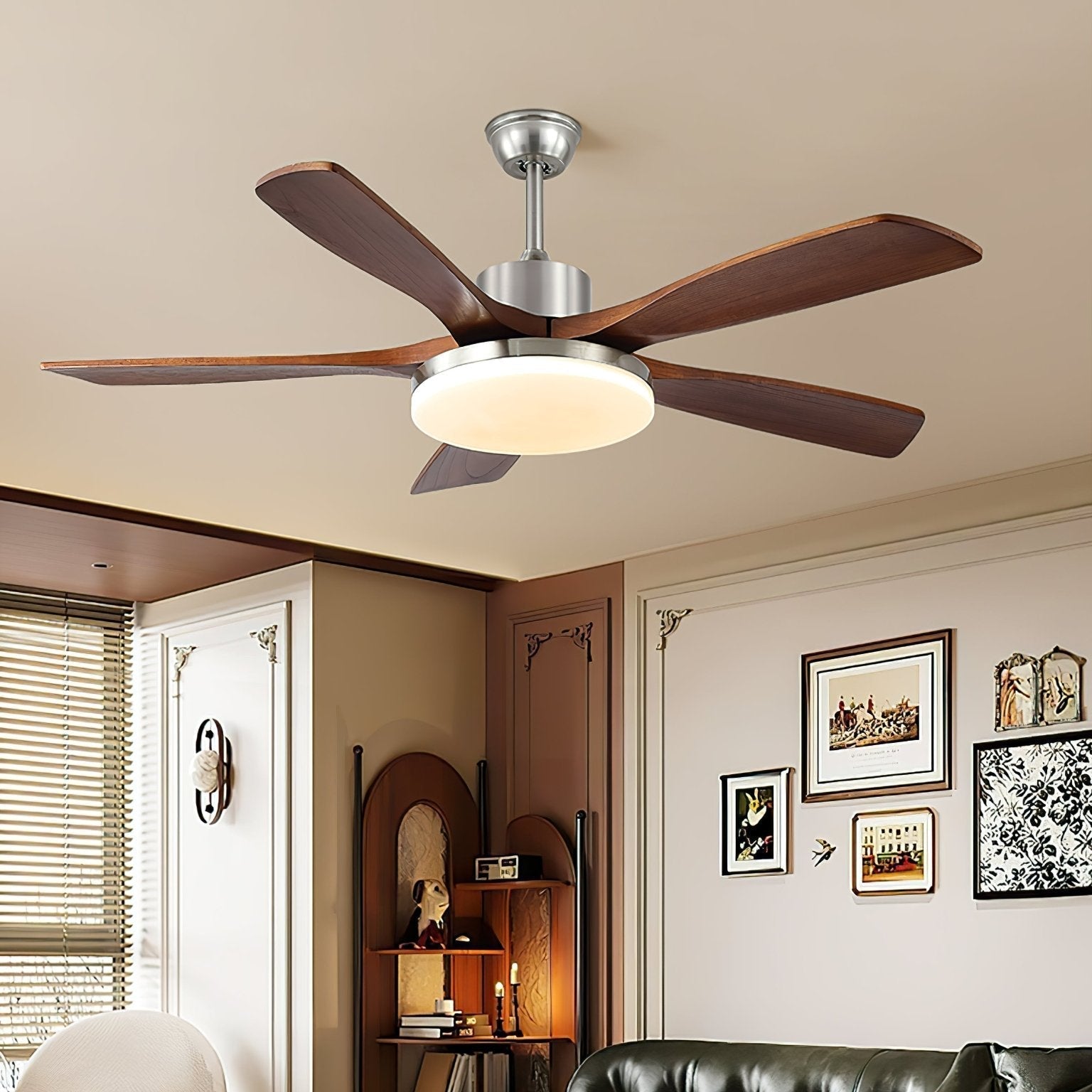 Plafonnier ventilateur moderne Orvian en bois avec 5 pales, diamètre 132 cm.