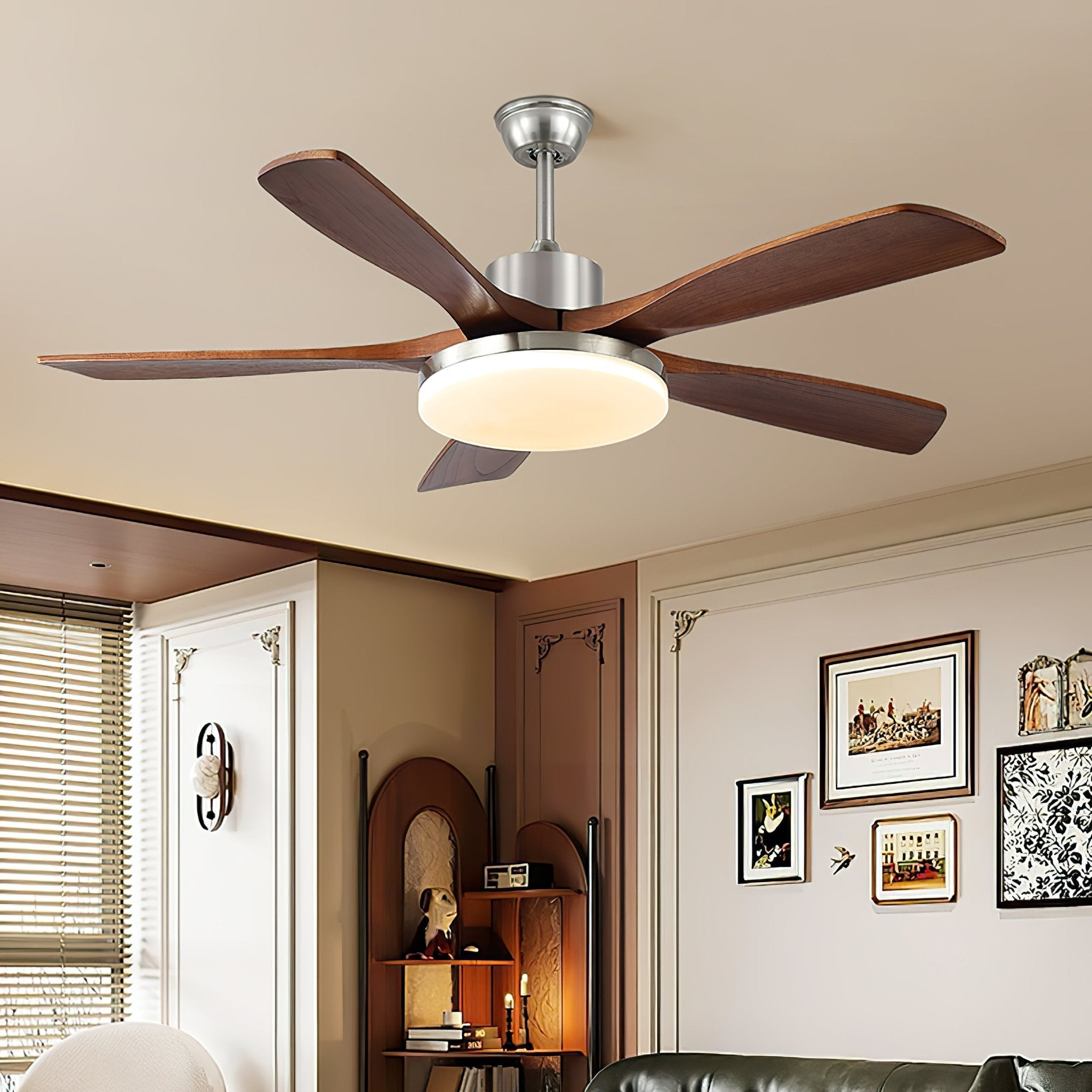 Plafonnier ventilateur moderne Orvian en bois avec 3 pales, diamètre 132 cm.